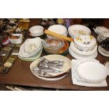 A quantity of various kitchen china and pottery, i