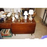 A Georgian mahogany drop leaf dining table