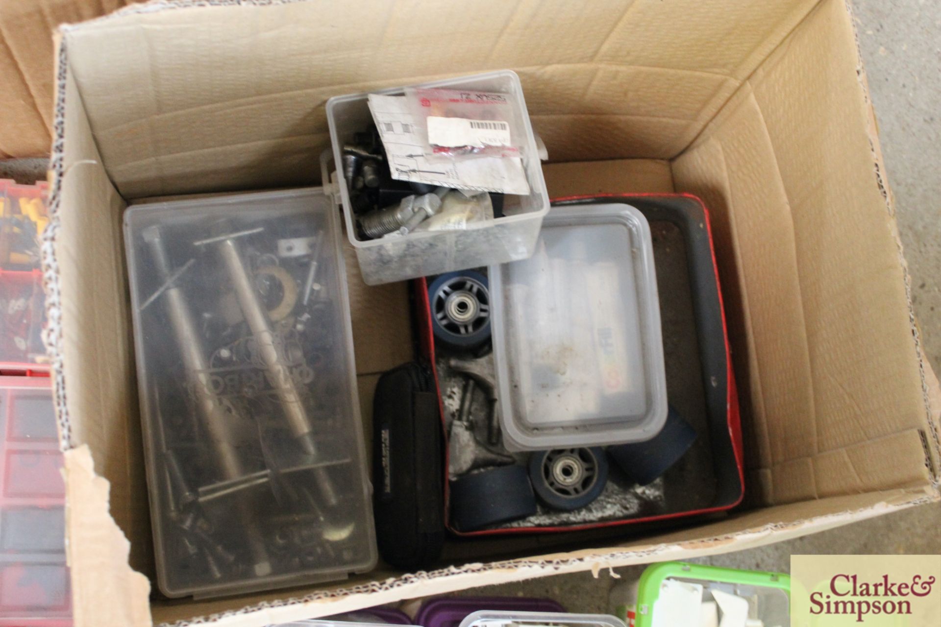 2x boxes of various fittings to include kitchen cupboard parts, pipe clips, electrical fittings - Image 3 of 8