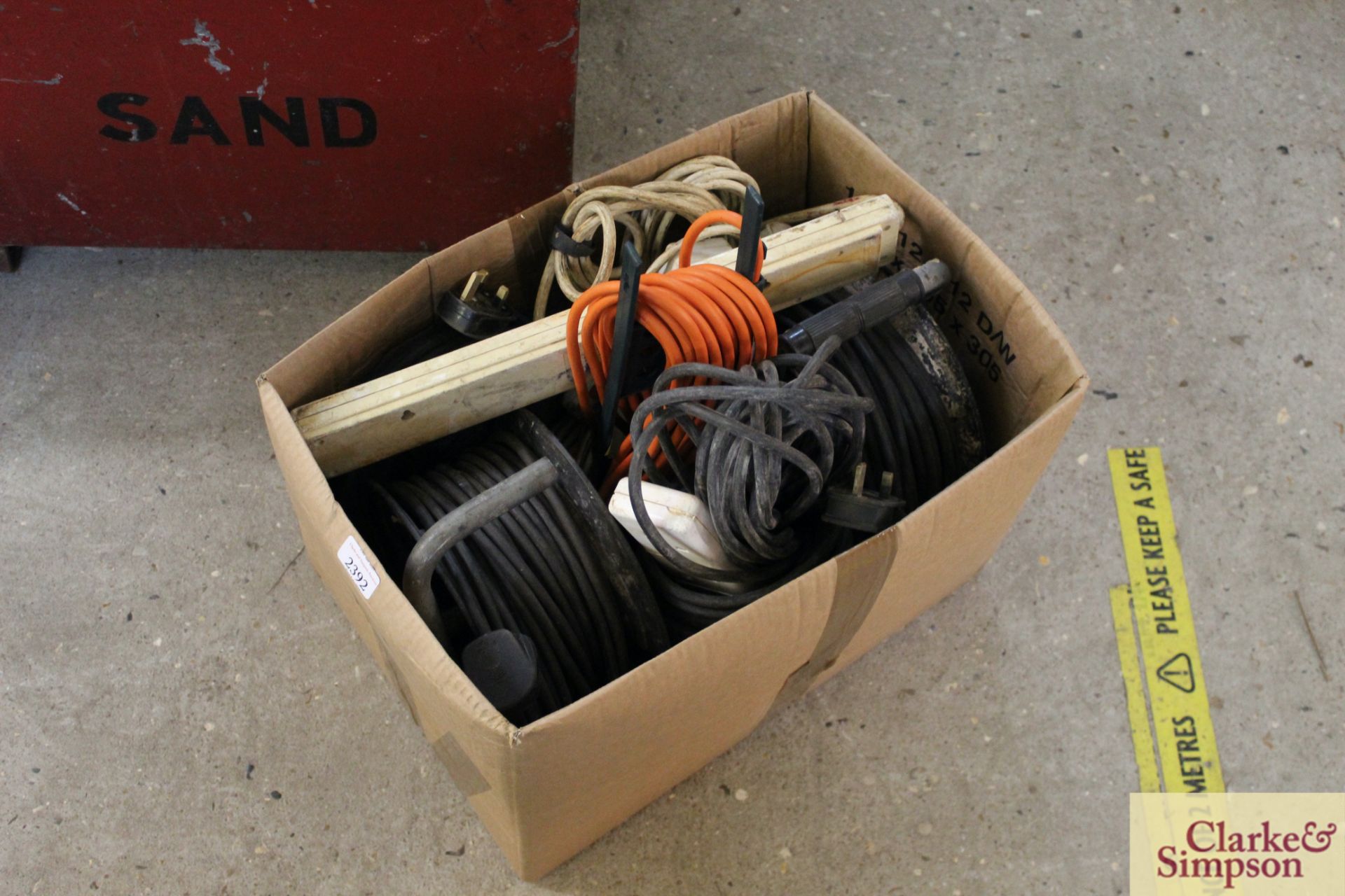 Quantity of various extension leads.