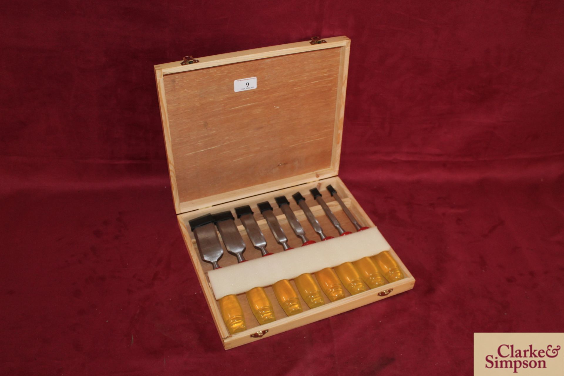 Professional chisel set.*