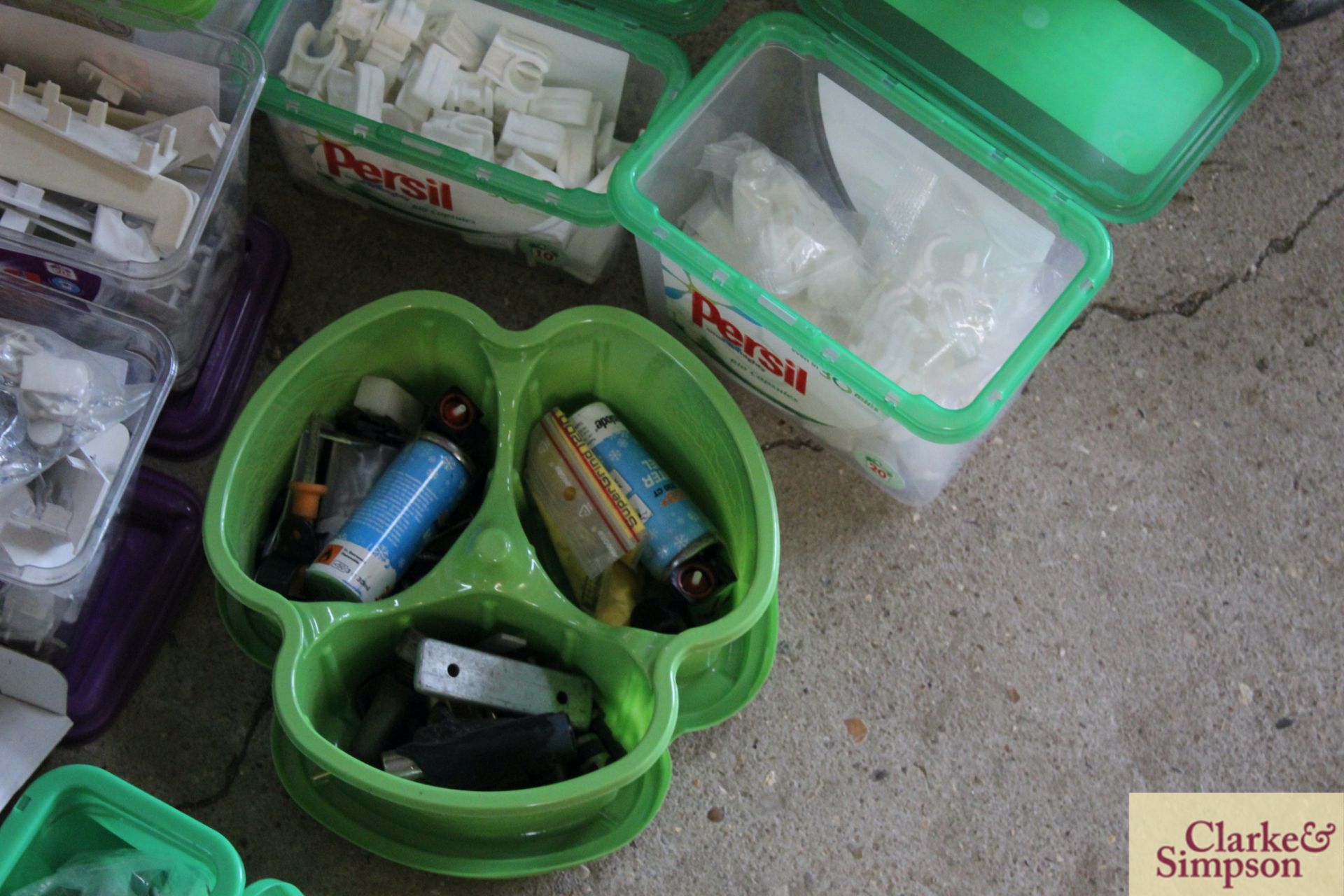 2x boxes of various fittings to include kitchen cupboard parts, pipe clips, electrical fittings - Image 8 of 8