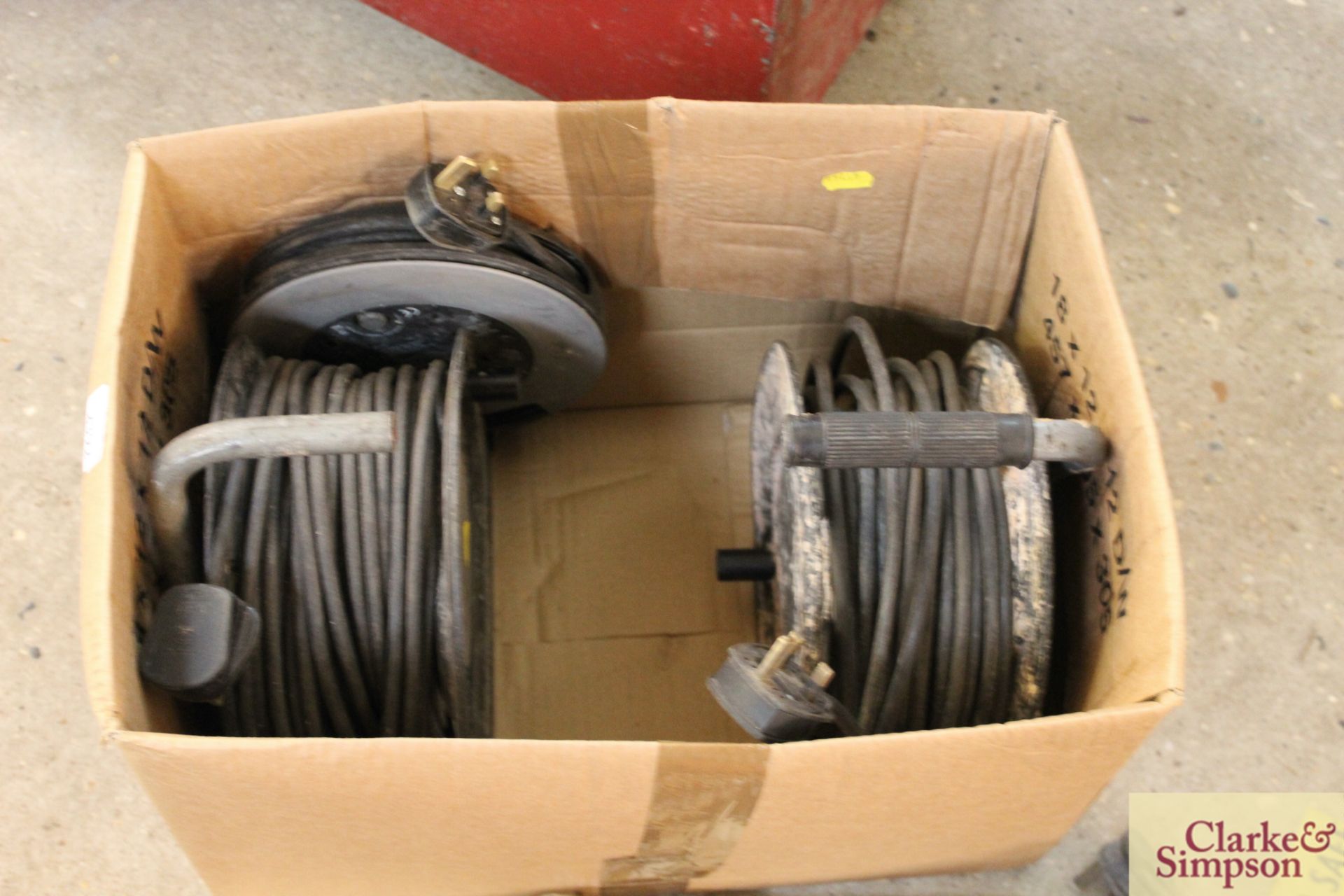 Quantity of various extension leads. - Image 3 of 3