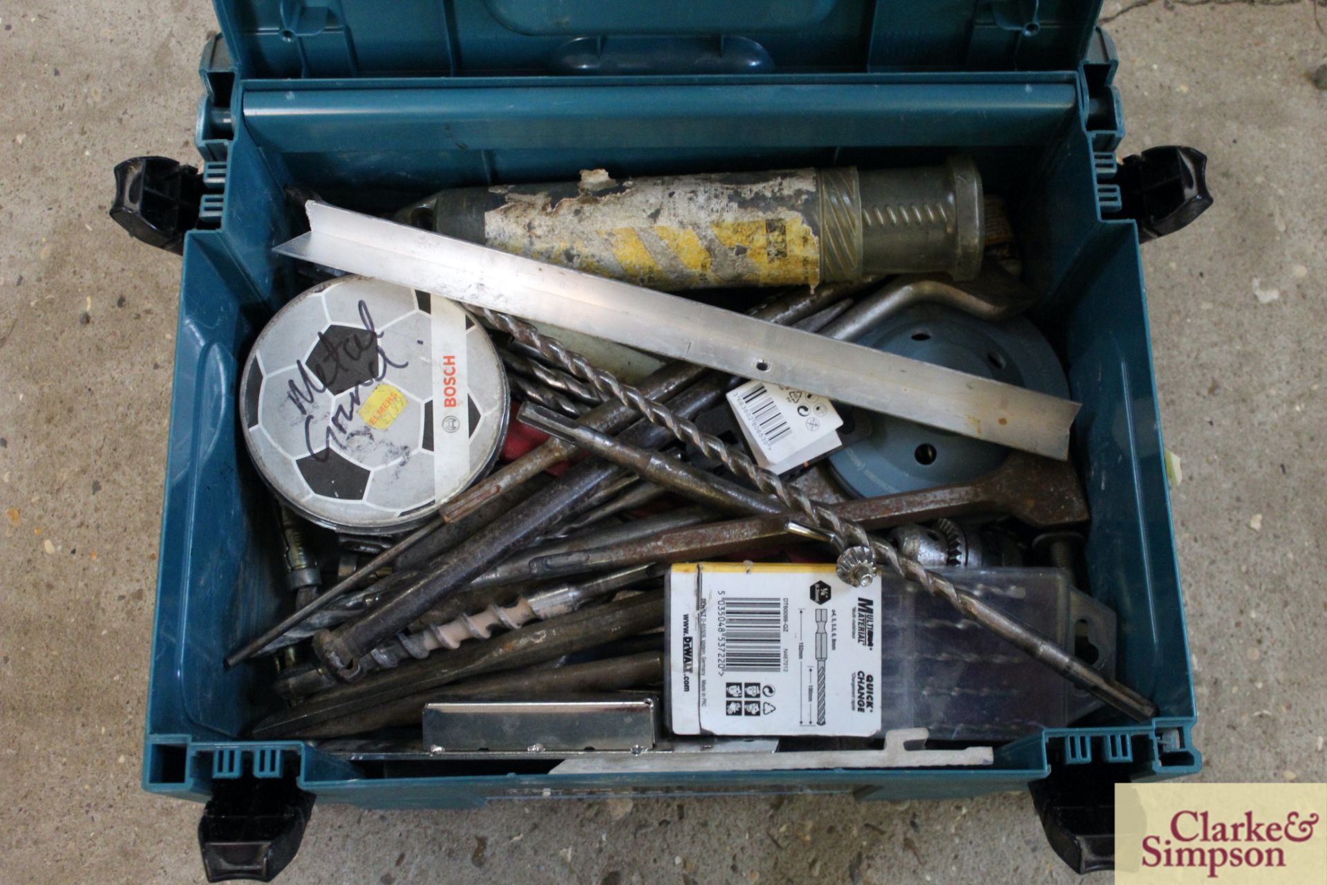 Makita toolbox containing large quantity of SDS and other drill bits and chisels. - Image 2 of 2
