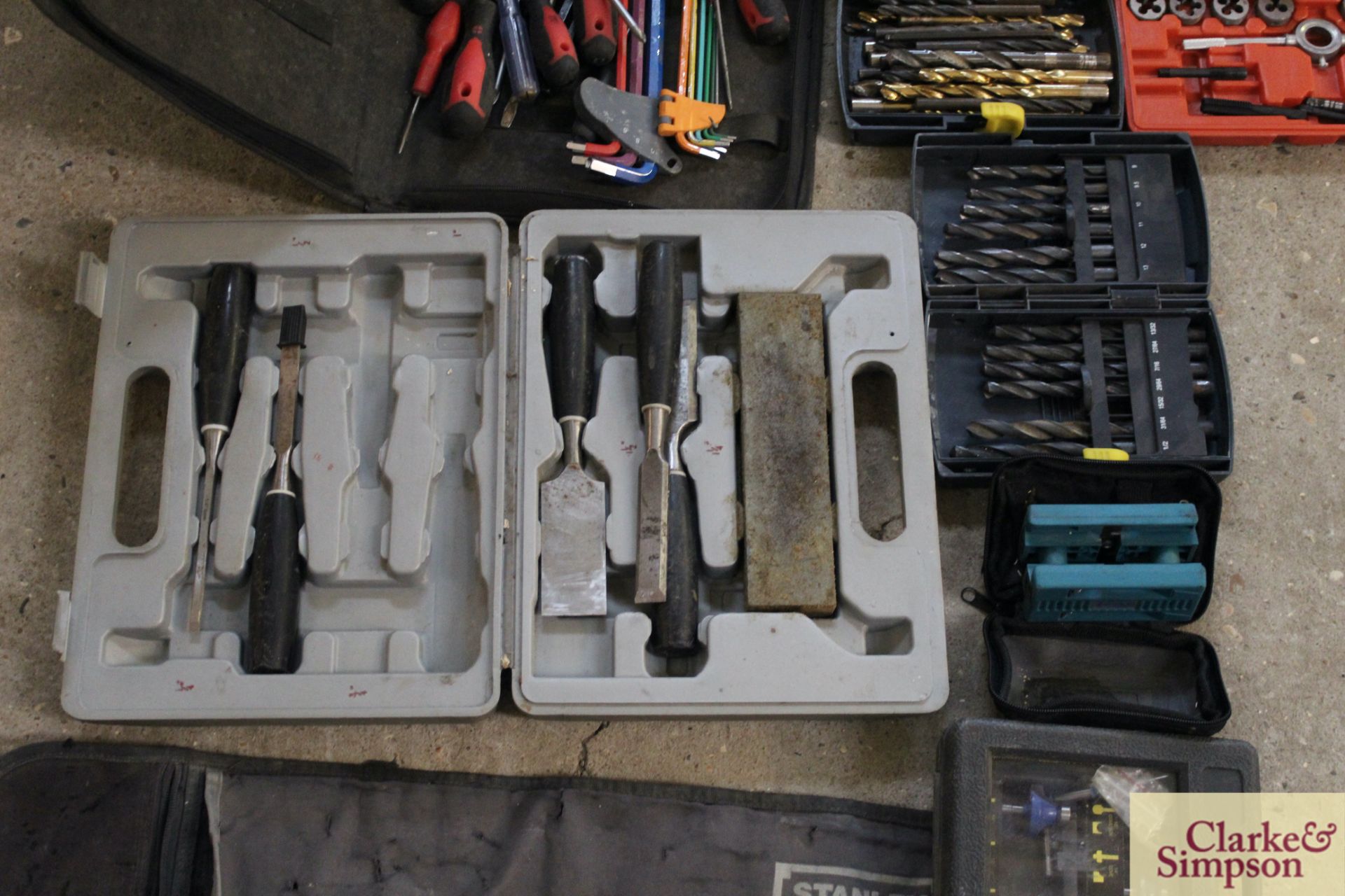Box containing various drill bits, router bits, chisel set etc. - Image 3 of 5