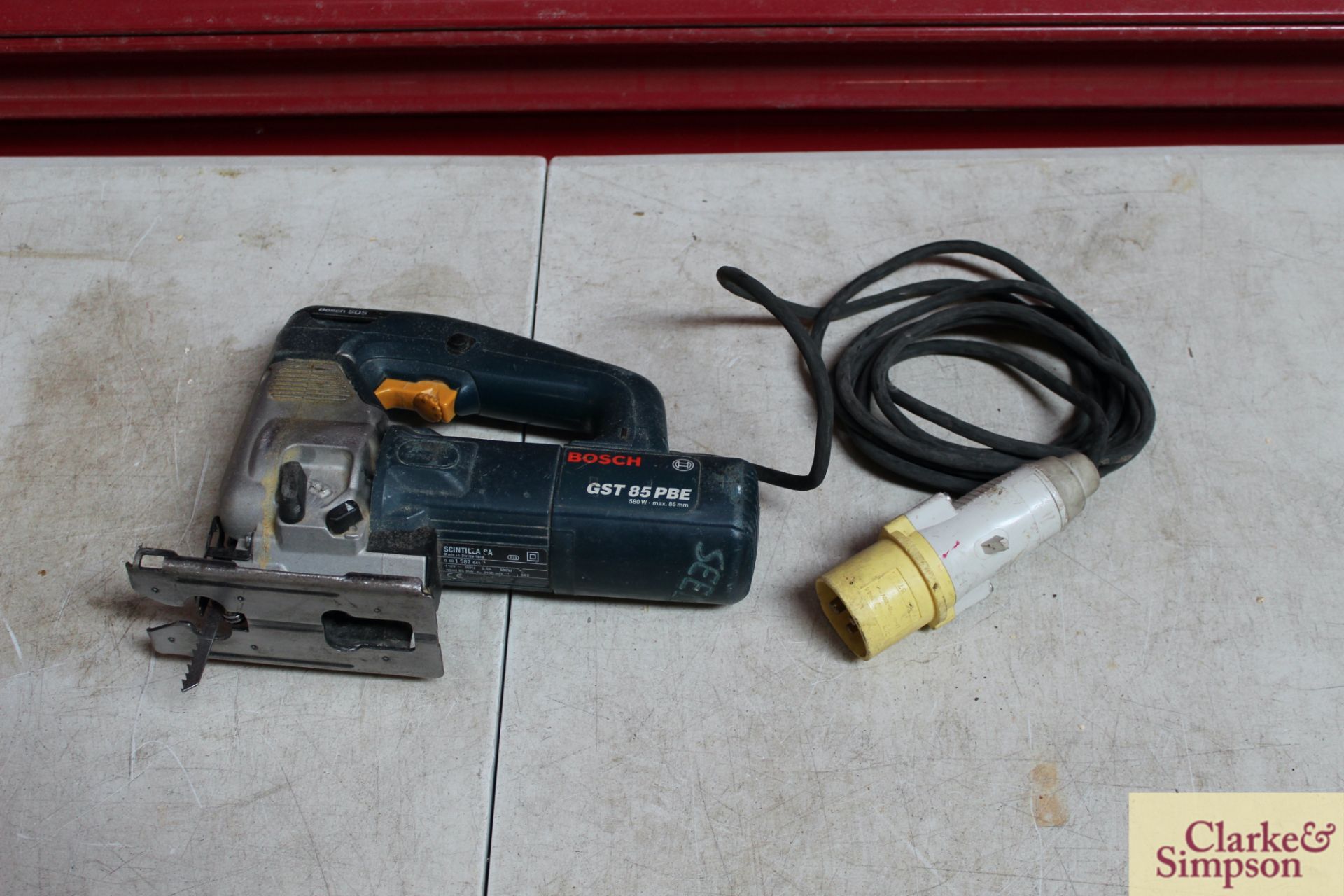 Bosch GST 85 PBE 110V jig saw in case, with large quantity of blades. - Image 3 of 4