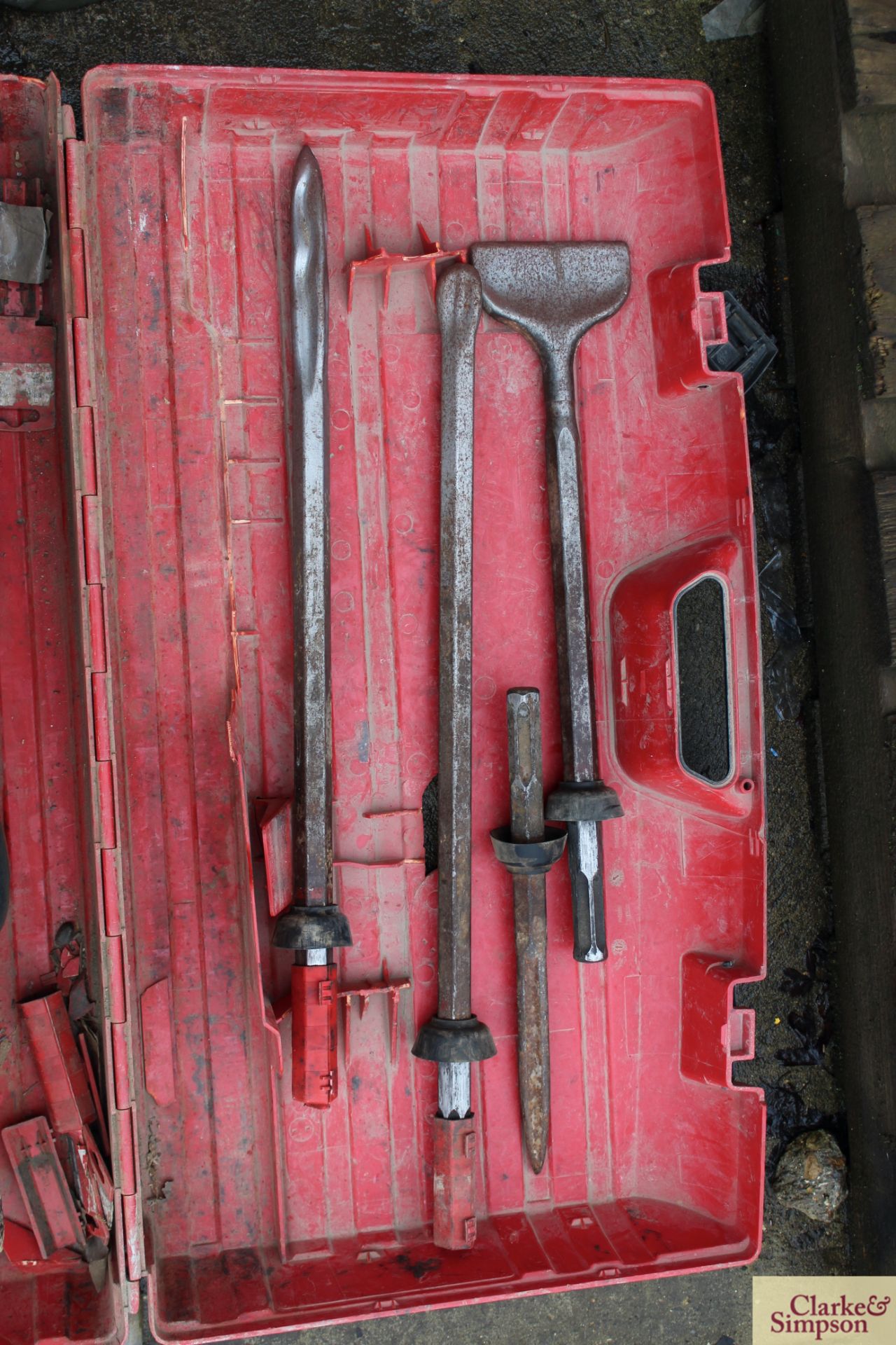 Hilti TE 905-AVR 110V breaker in case with various chisels. Vendor reports this was reconditioned - Image 6 of 6