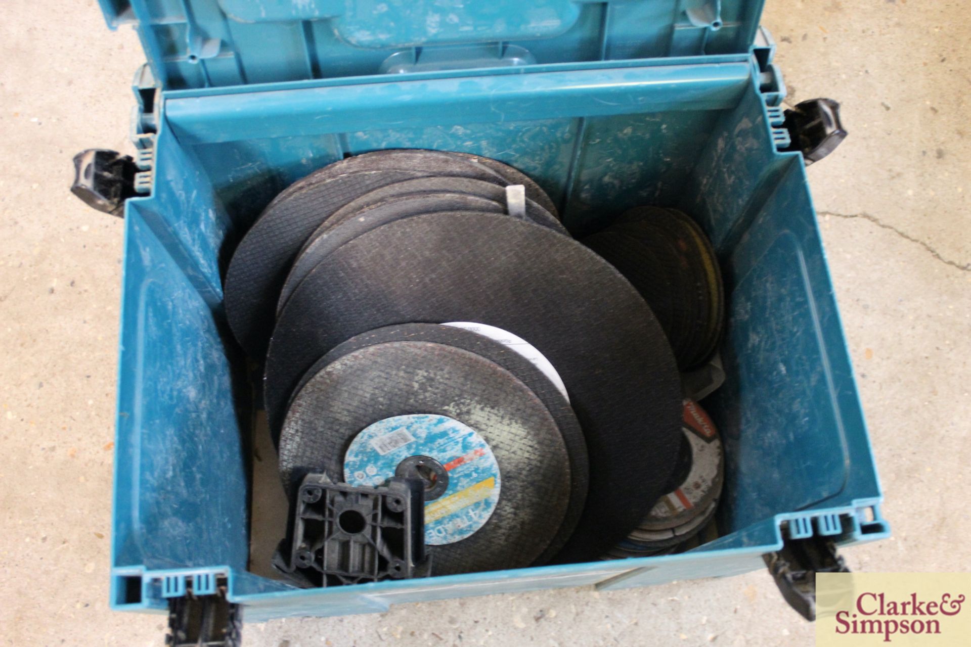 Makita toolbox containing quantity of grinding and cutting discs. - Image 2 of 2