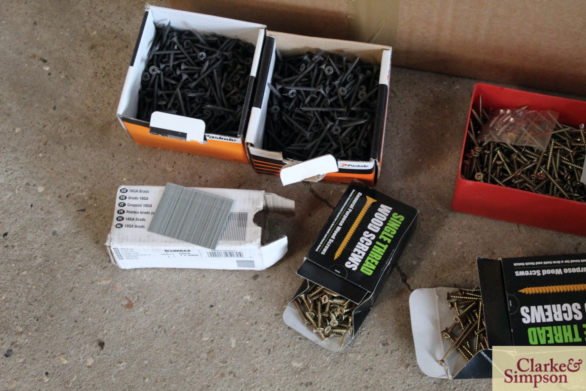 Large quantity of screws and other fasteners - Image 3 of 4