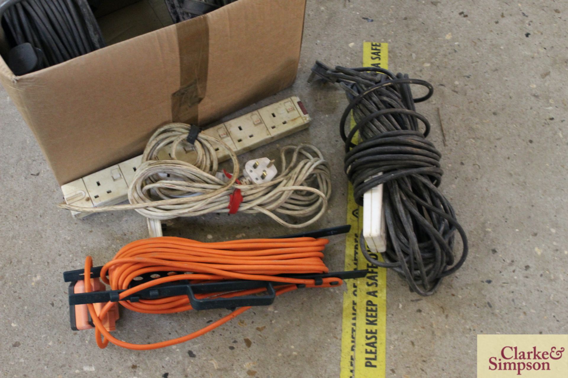 Quantity of various extension leads. - Image 2 of 3