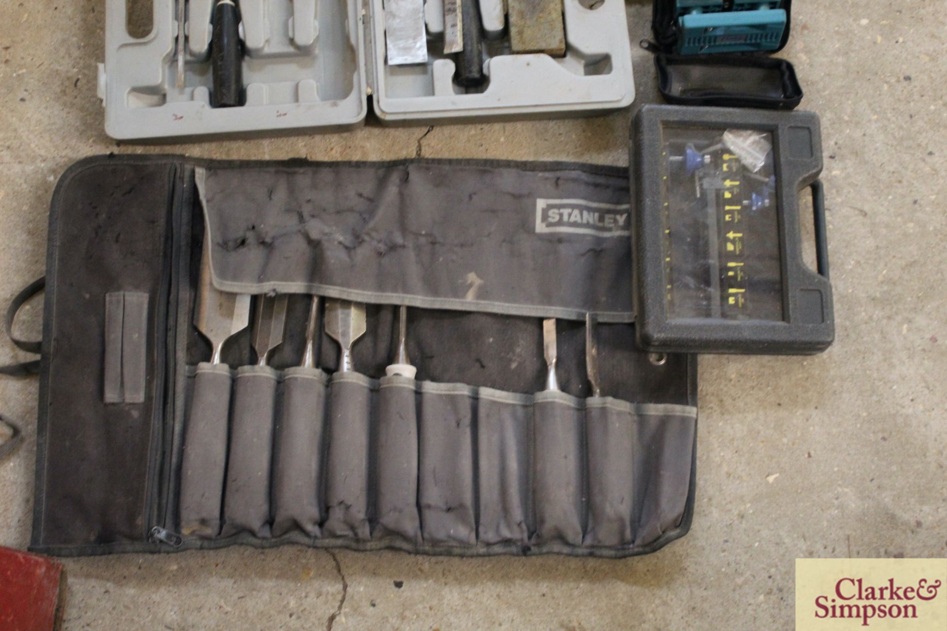 Box containing various drill bits, router bits, chisel set etc. - Image 2 of 5