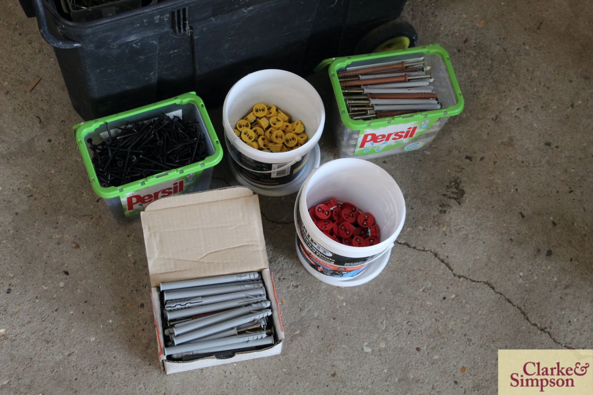 Plastic box with large quantity of screws. - Image 3 of 3