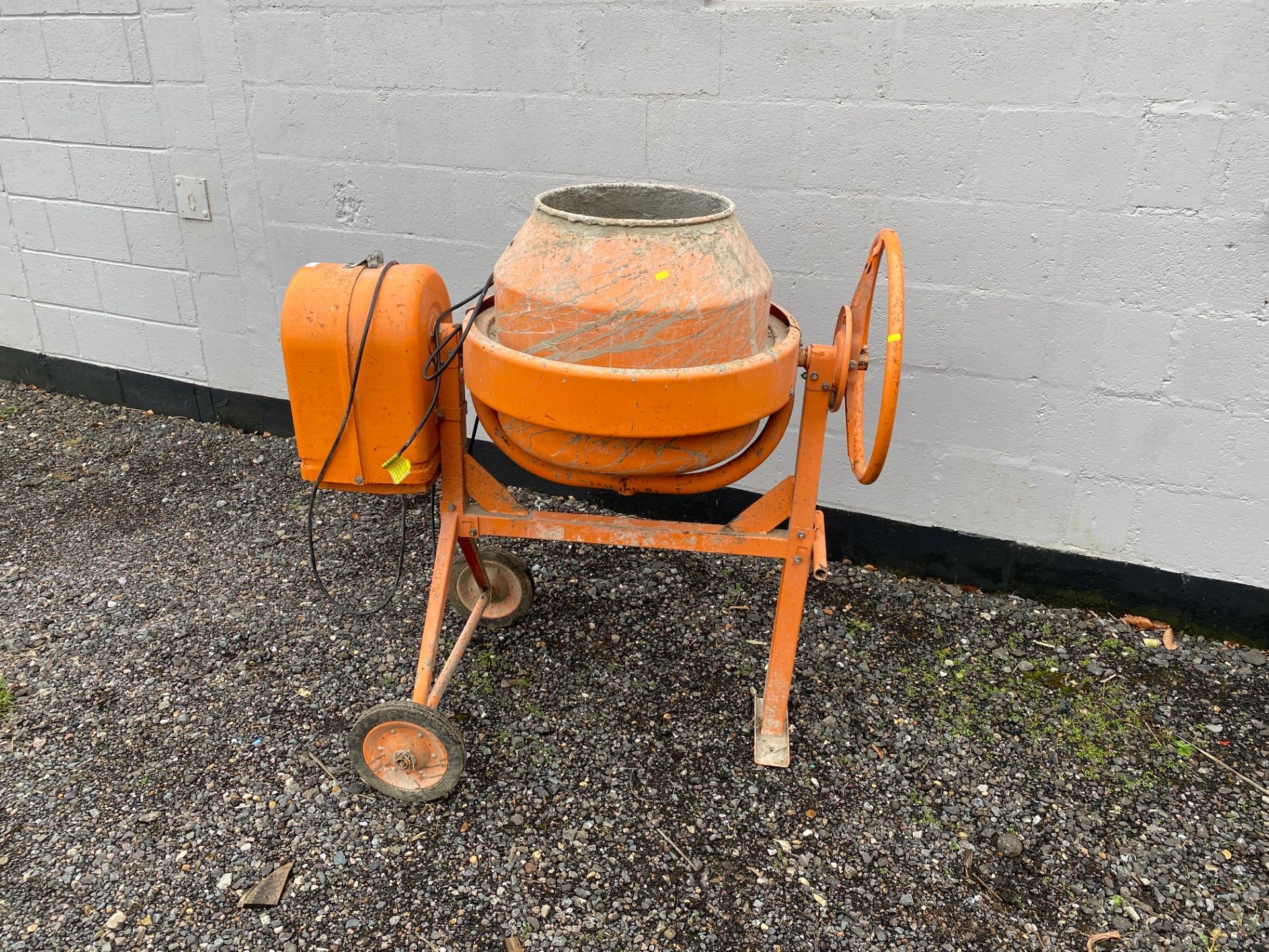 240V electric cement mixer. - Image 2 of 4