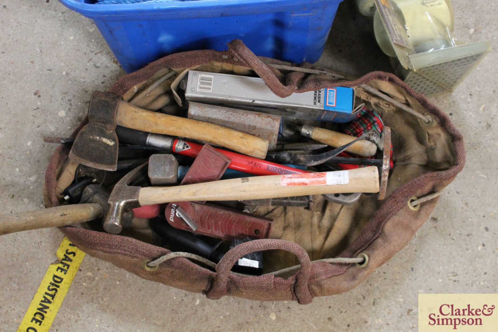 Box of rope, wire, extractor kit etc together with a builder's toolbag containing a quantity of hand - Image 2 of 4