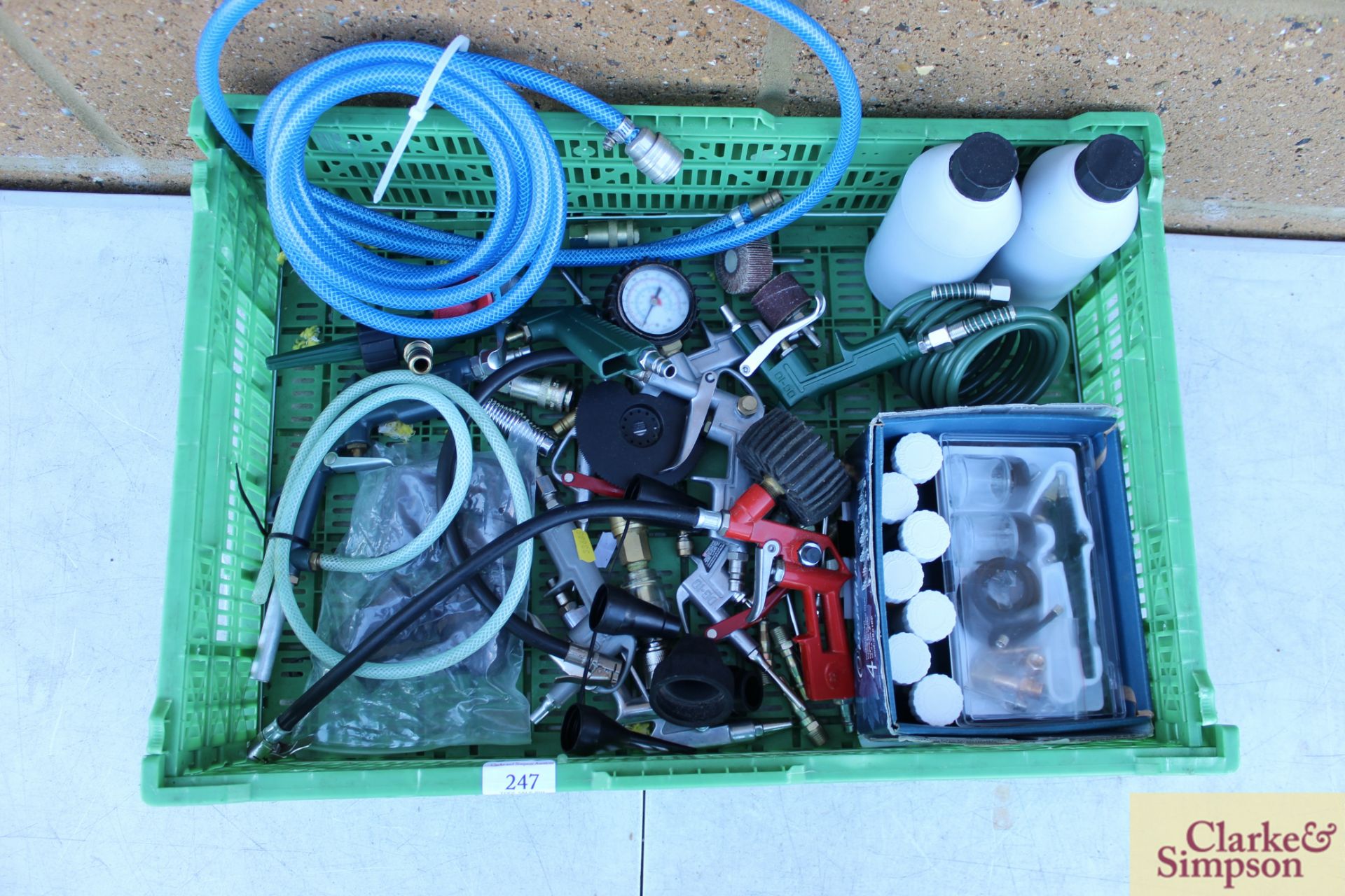Tray of various air attachments, components and hose. - Image 2 of 2