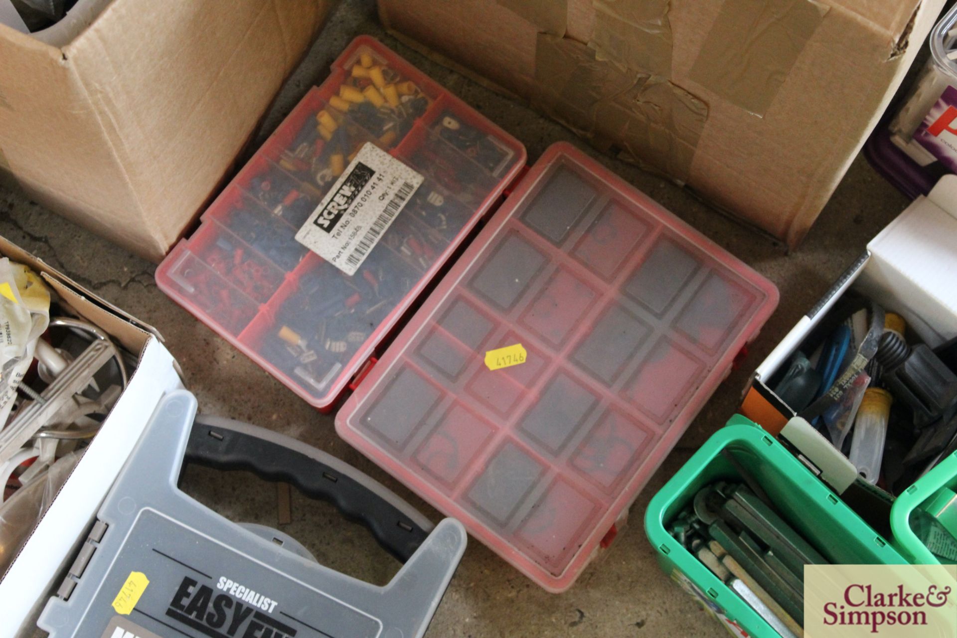 2x boxes of various fittings to include kitchen cupboard parts, pipe clips, electrical fittings - Image 5 of 8