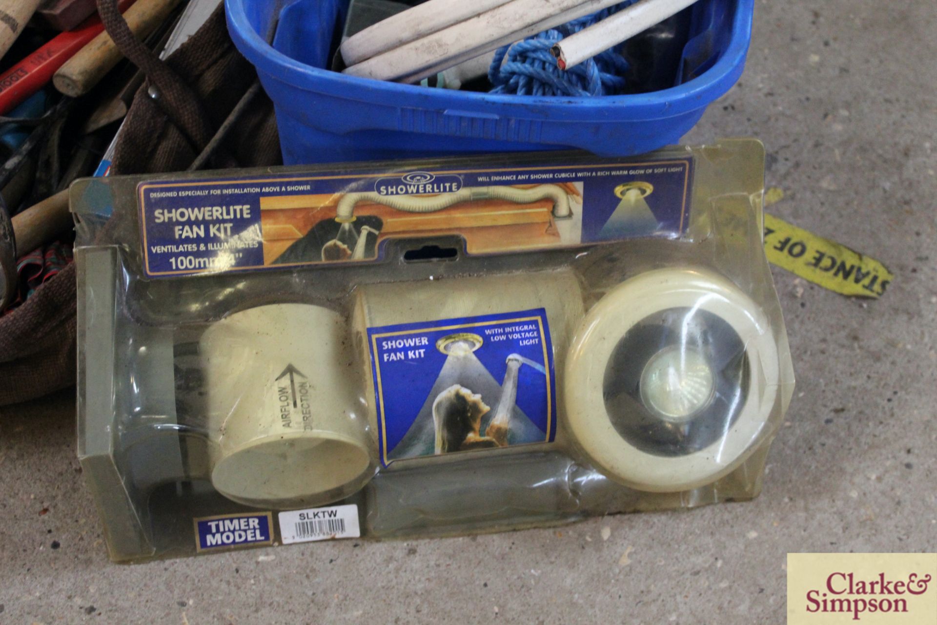 Box of rope, wire, extractor kit etc together with a builder's toolbag containing a quantity of hand - Image 4 of 4