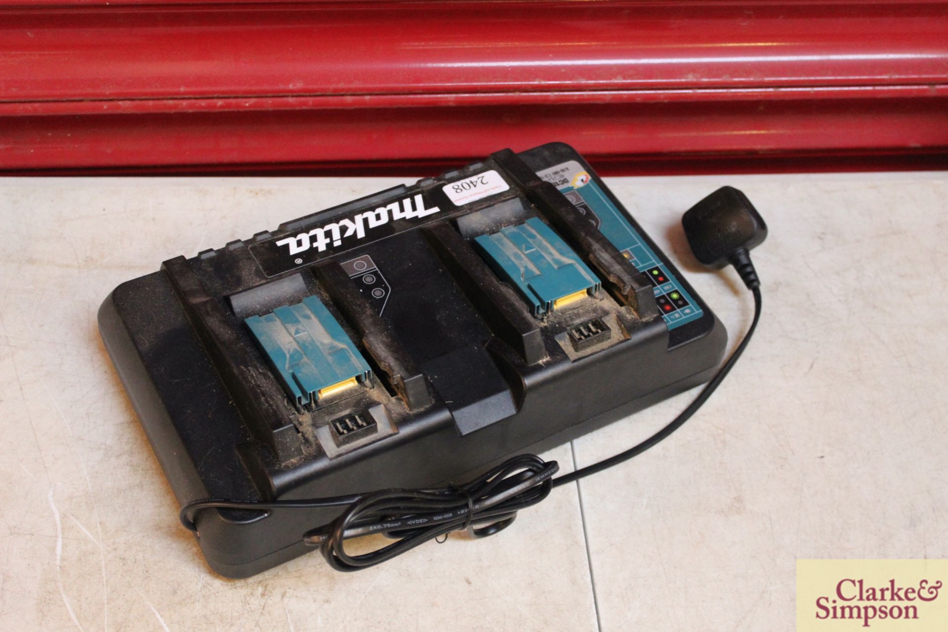 Makita DC18RD twin 17.2V -18V charger. - Image 2 of 2