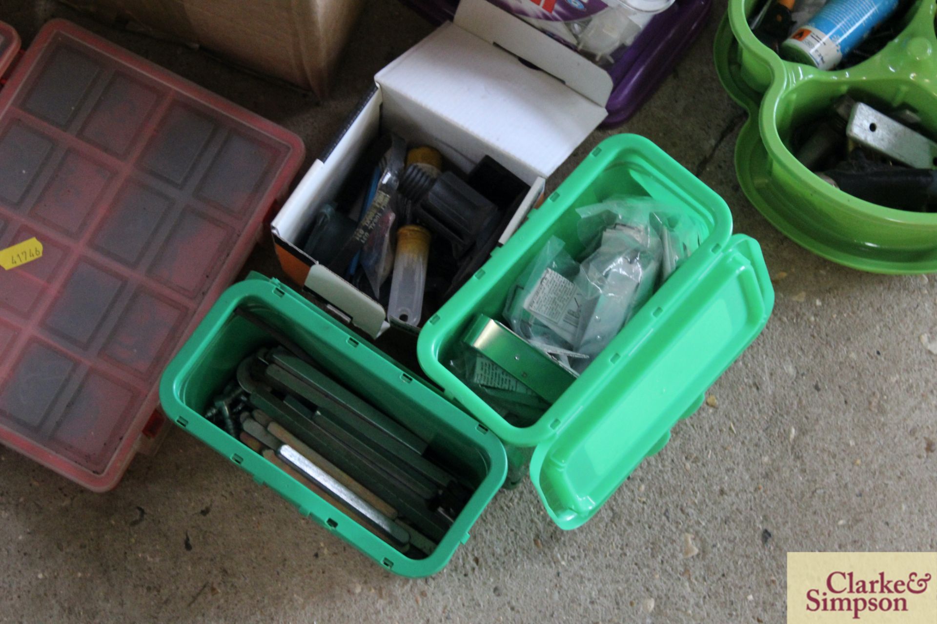 2x boxes of various fittings to include kitchen cupboard parts, pipe clips, electrical fittings - Image 6 of 8