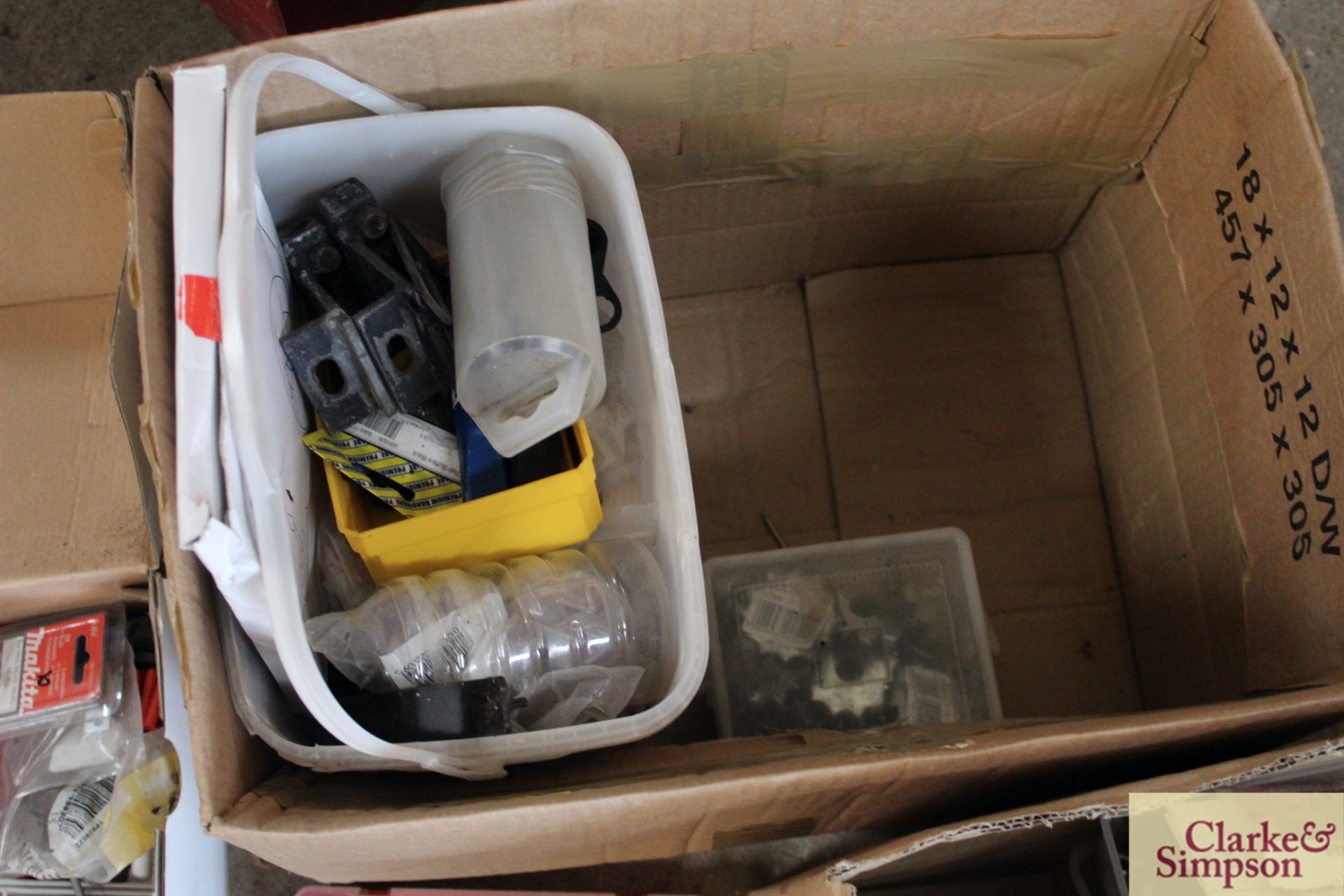 2x boxes of various fittings to include kitchen cupboard parts, pipe clips, electrical fittings - Image 2 of 8