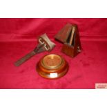 A Victorian stereoscopic viewer; an oak cased baro