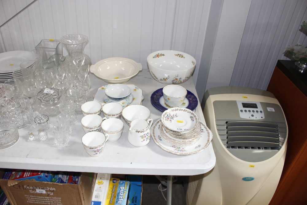 A quantity of various teaware, Aynsley "Cottage ga
