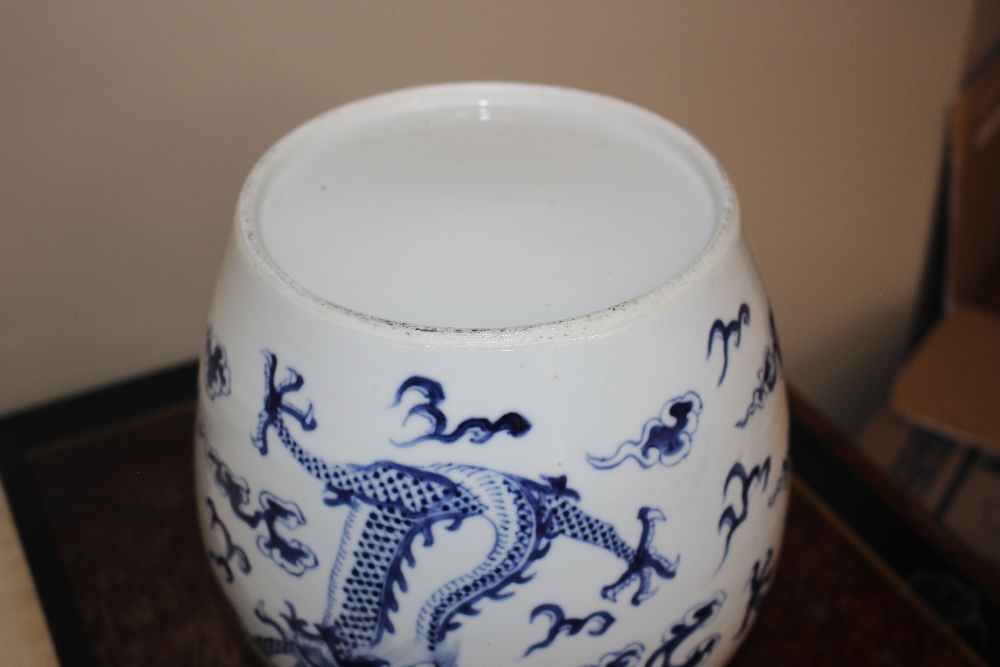 A pair of 19th Century Chinese blue and white porcelain jars, profusely decorated dragon, clouds and - Image 4 of 5