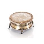 A George V circular silver hinged trinket box, Birmingham 1912