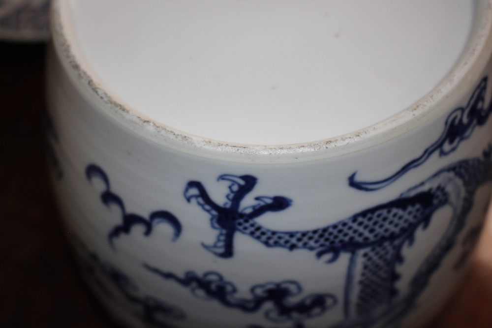 A pair of 19th Century Chinese blue and white porcelain jars, profusely decorated dragon, clouds and - Image 3 of 5