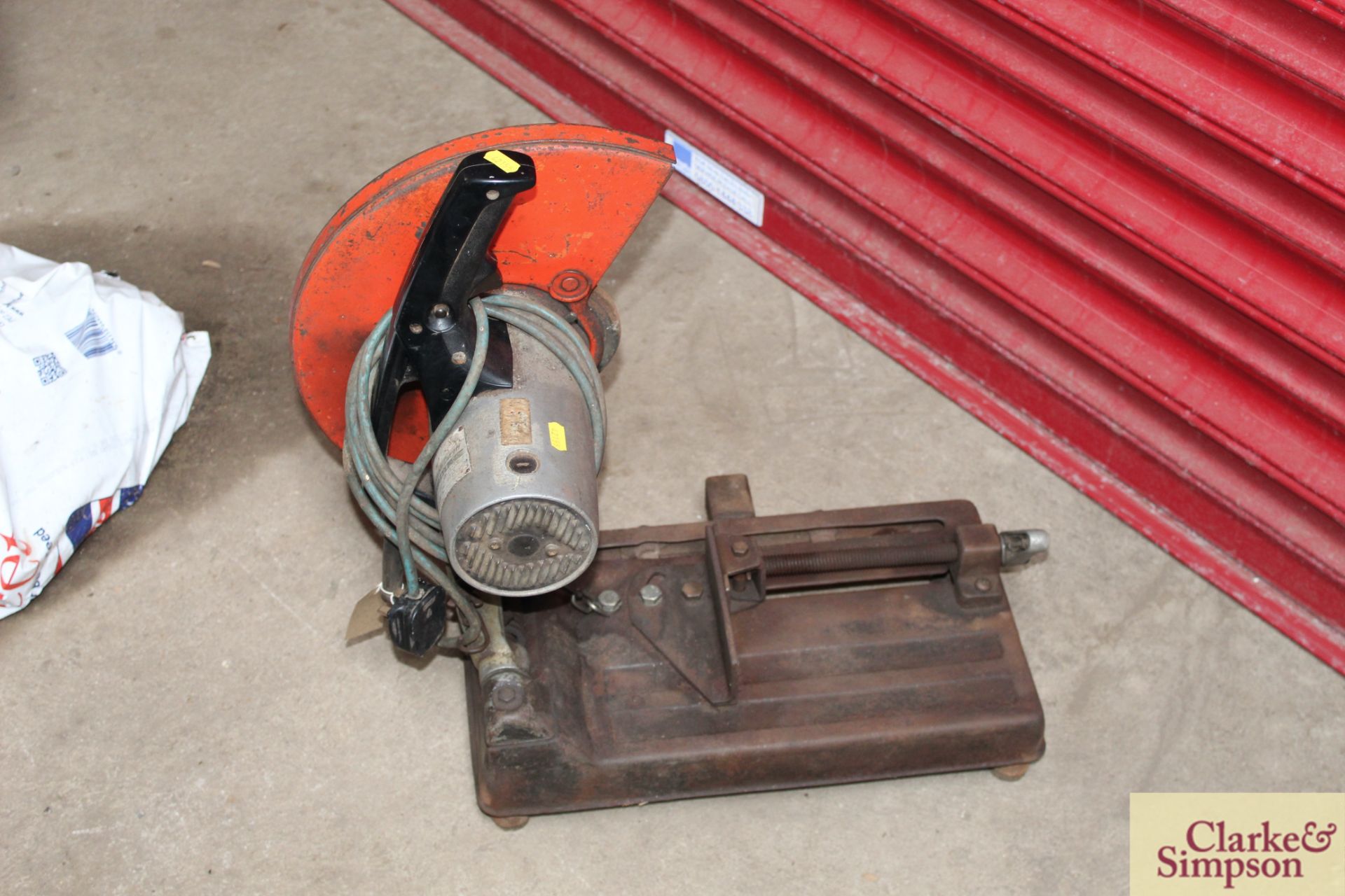 Metal 240v cut off saw. - Image 2 of 3