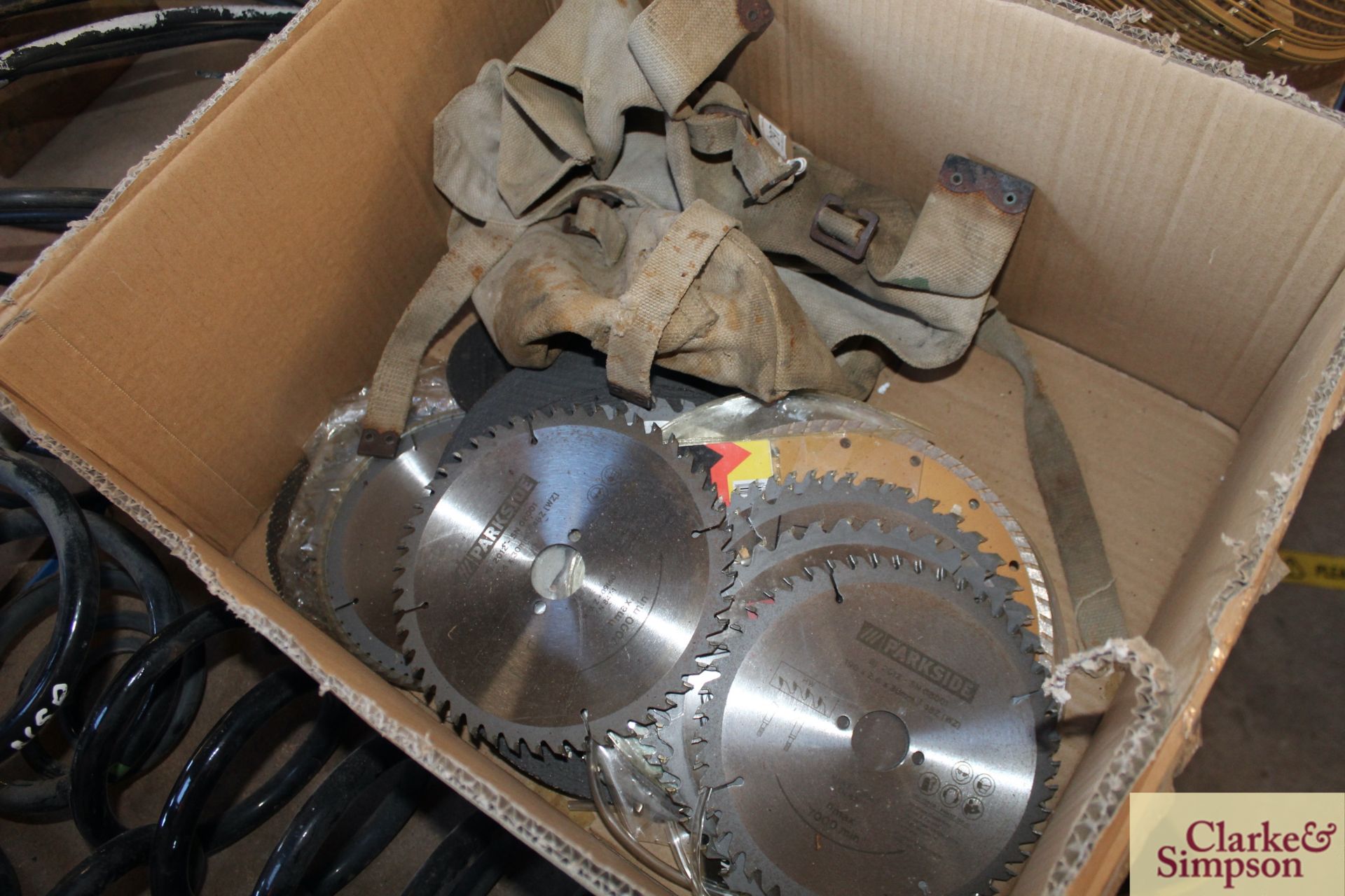 Various circular saw blades. - Image 2 of 2