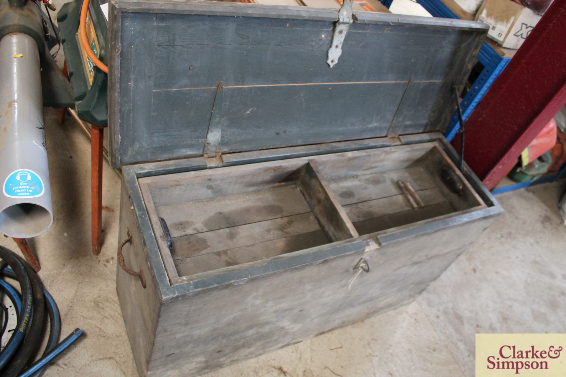 Wooden tool chest/ trunk. - Image 4 of 6