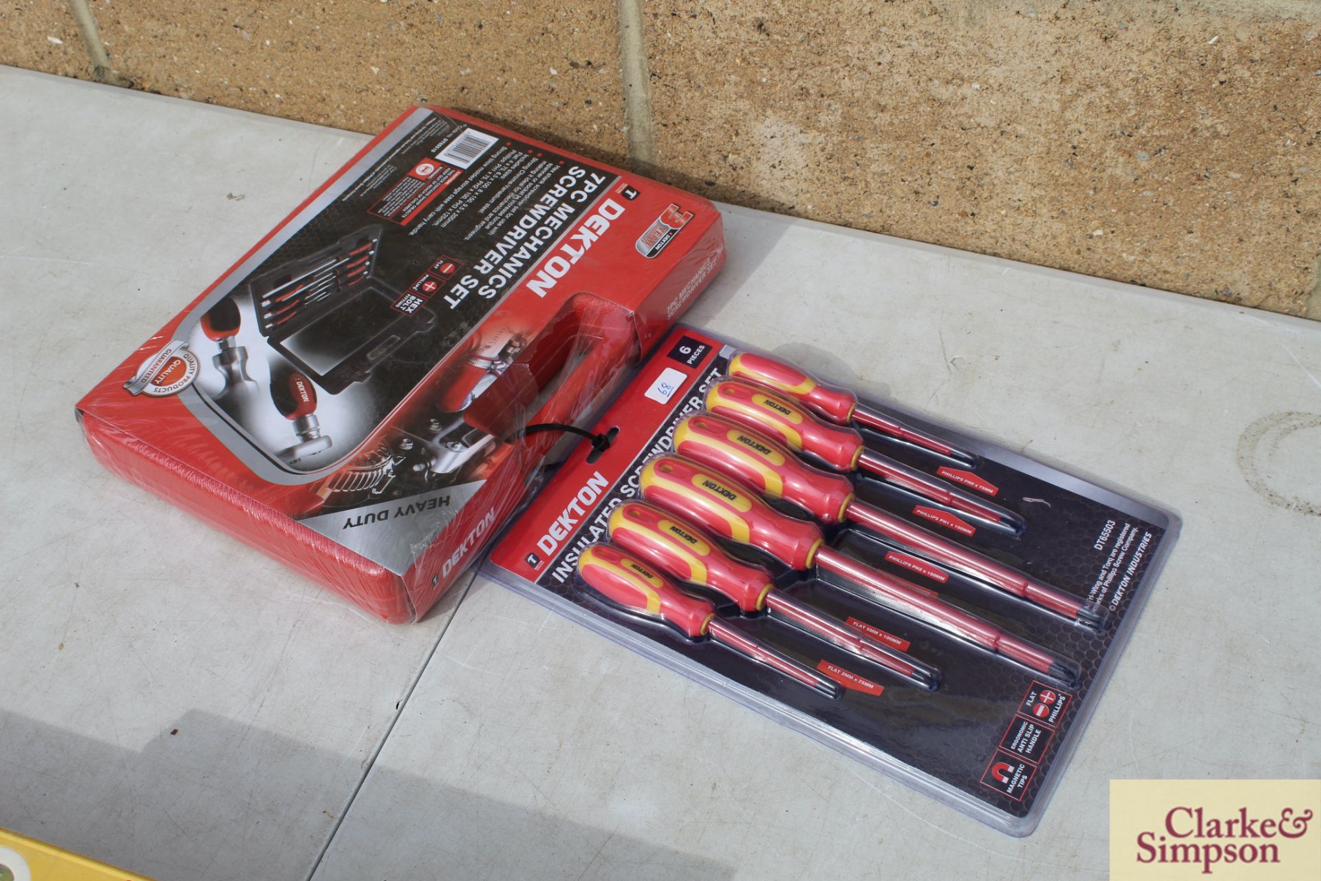 2x screwdriver sets (14). *