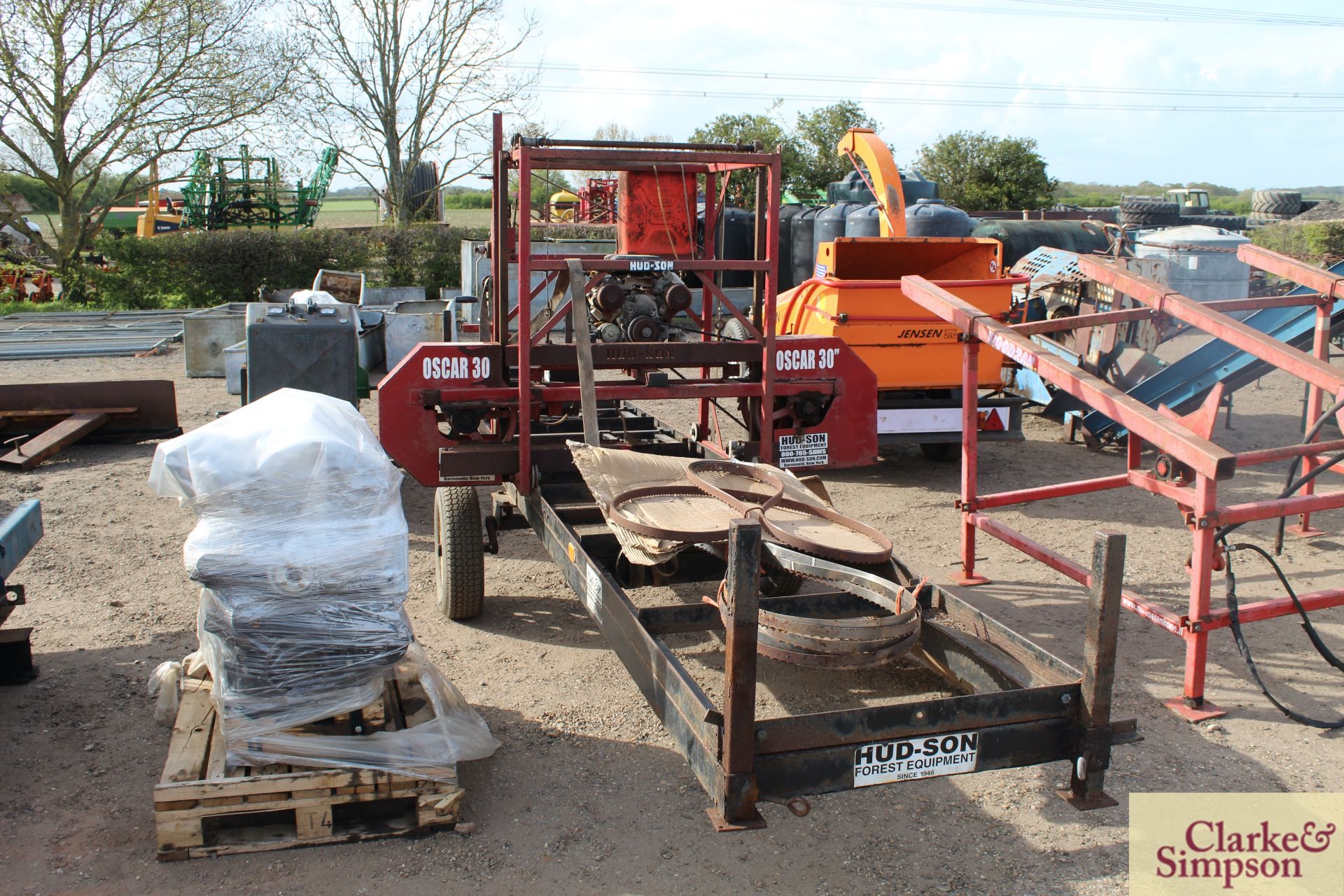 Hud-Son Oscar 30in portable trailer mounted saw mill. With Vanguard V-twin petrol engine. - Image 3 of 14