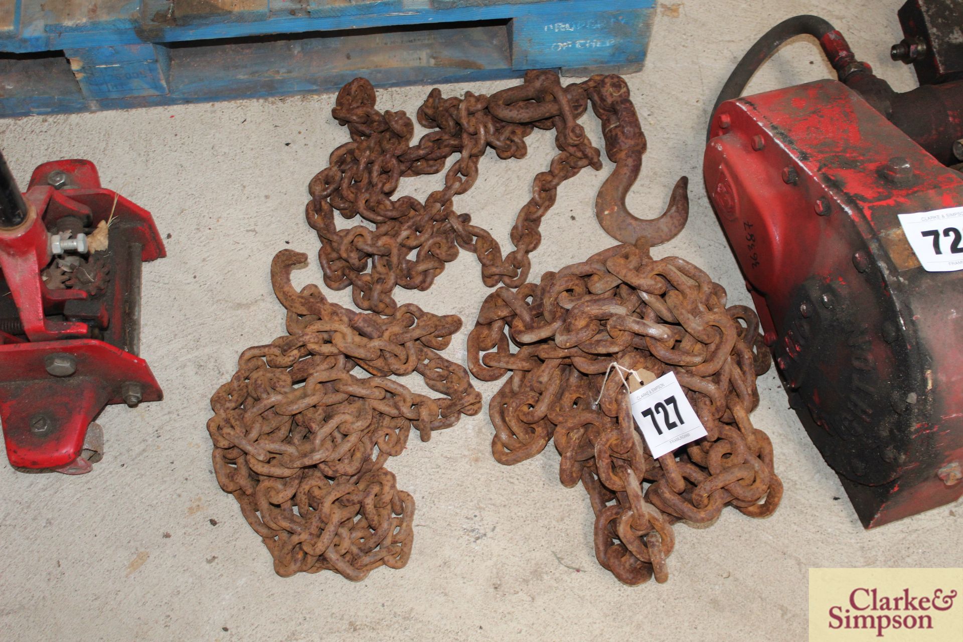 3x tow/ lifting chains.