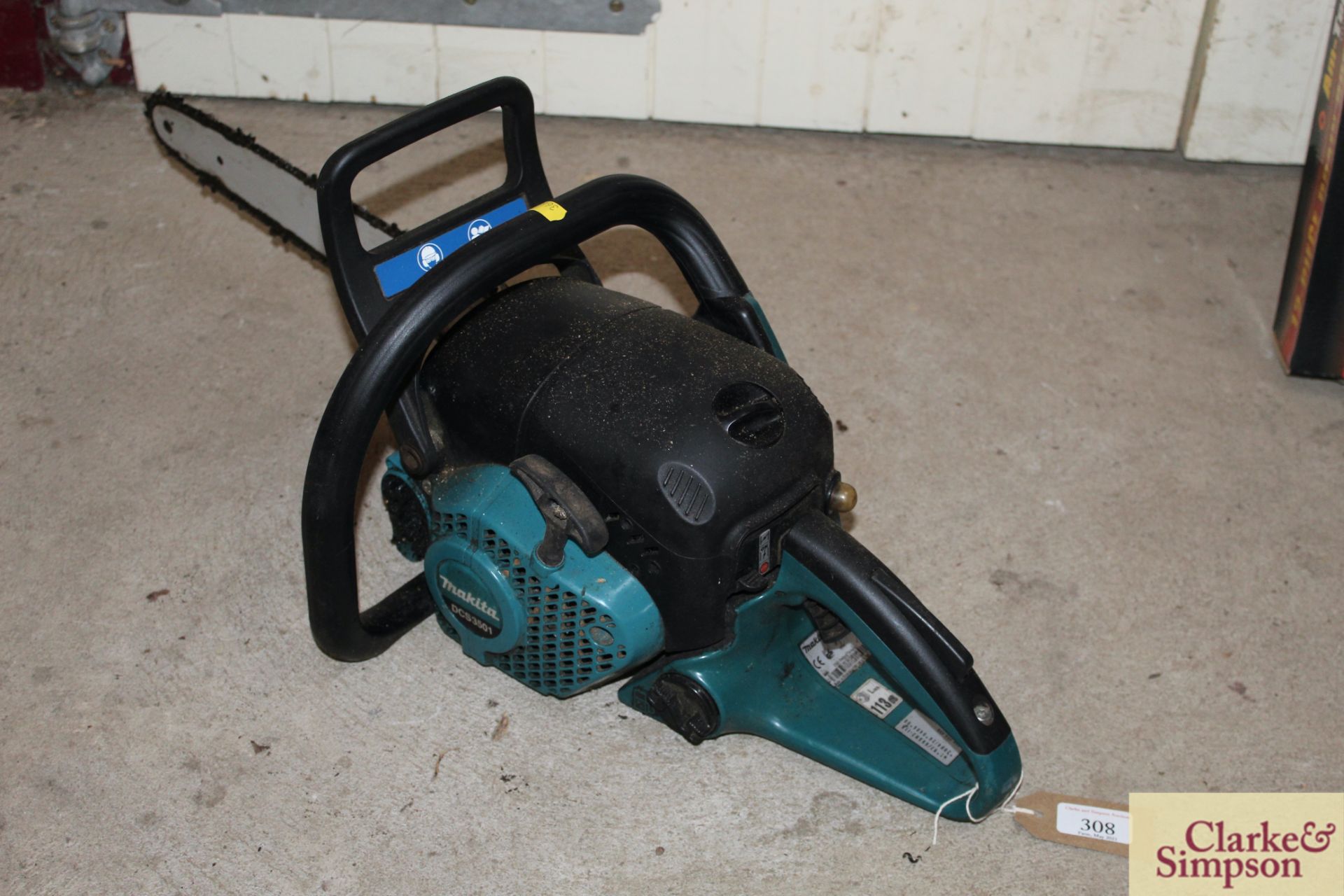 Makita chainsaw. - Image 6 of 9