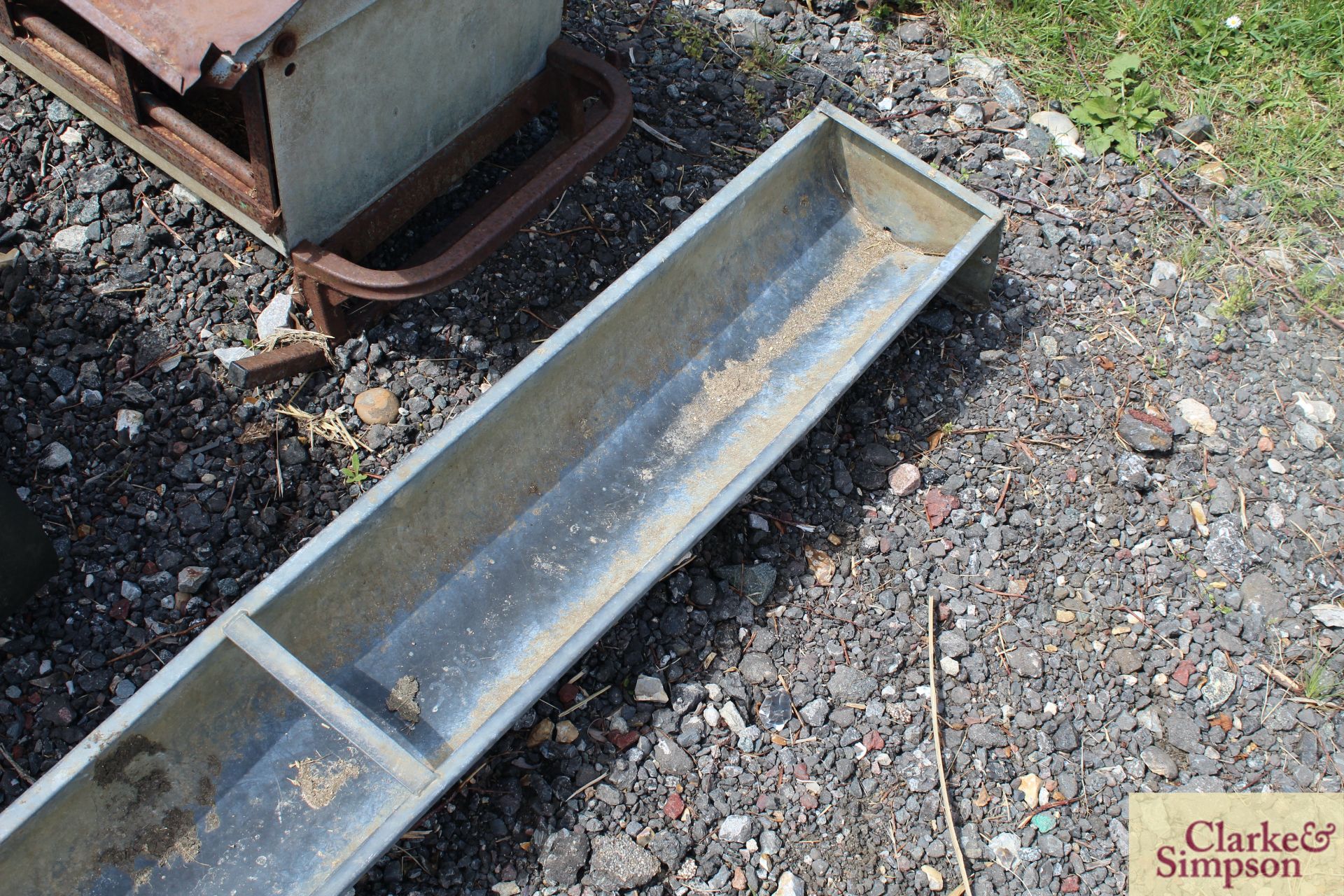 9ft feed trough. - Image 3 of 5