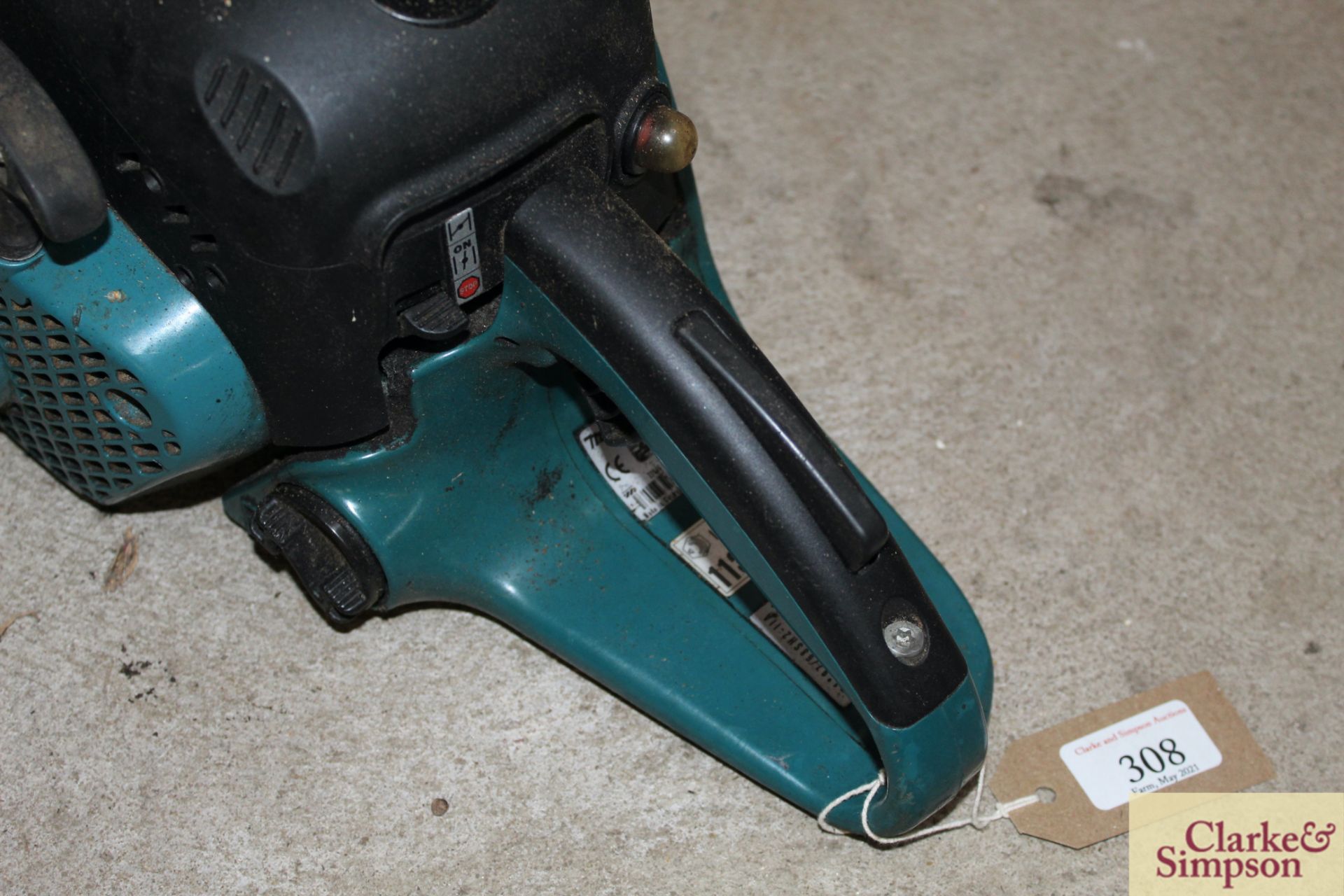 Makita chainsaw. - Image 7 of 9