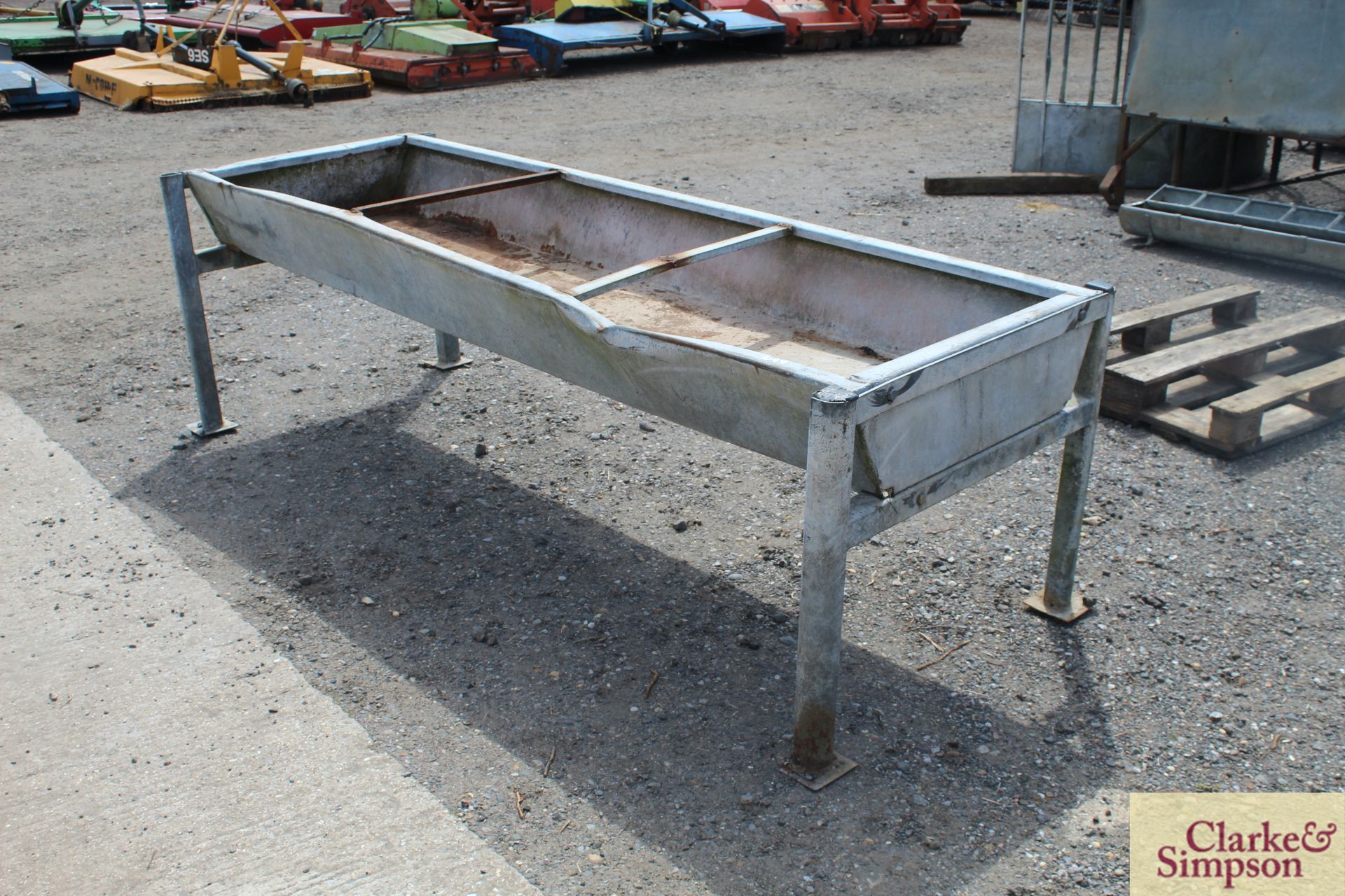 Cattle trough on stand. * - Image 2 of 5