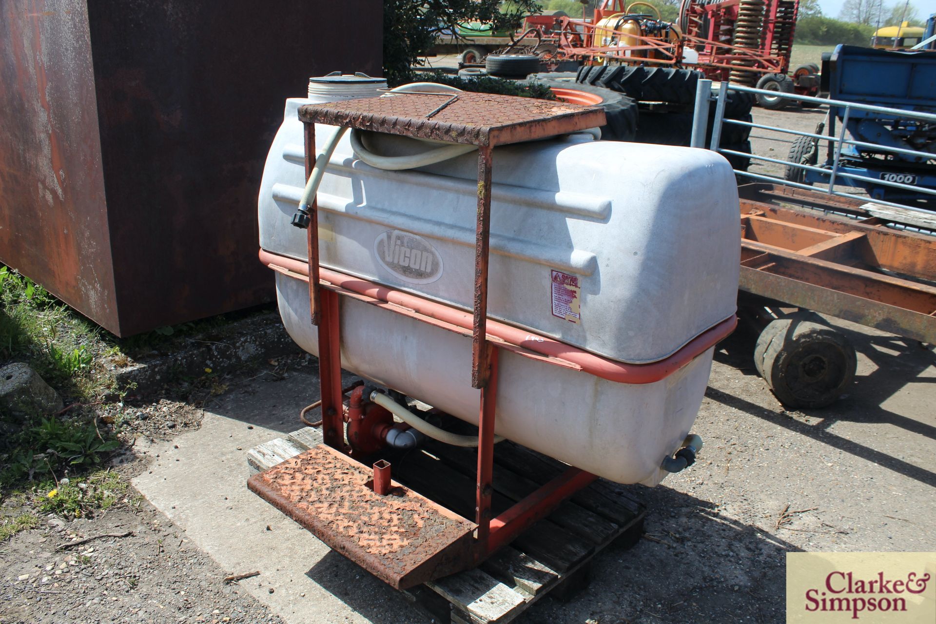 Vicon 630L front tank. With pump and electric valve. *
