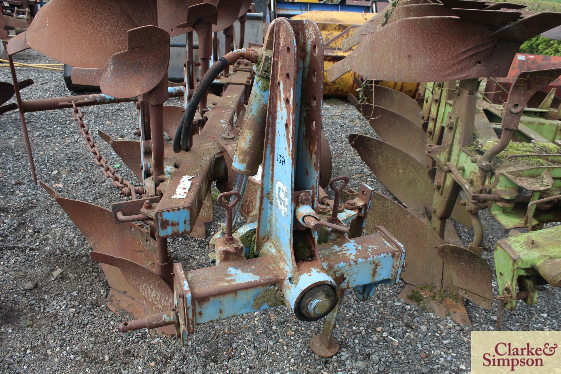 Lemken DL110 3+1F reversible plough. With press arm. - Image 11 of 12