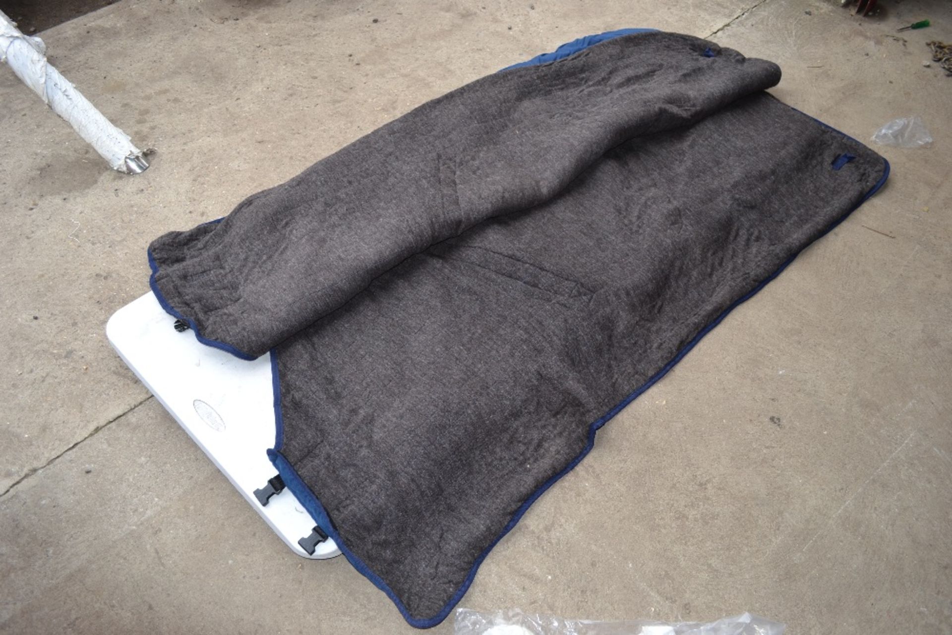 Thermatex 6ft 6in insulated rug. - Image 2 of 2