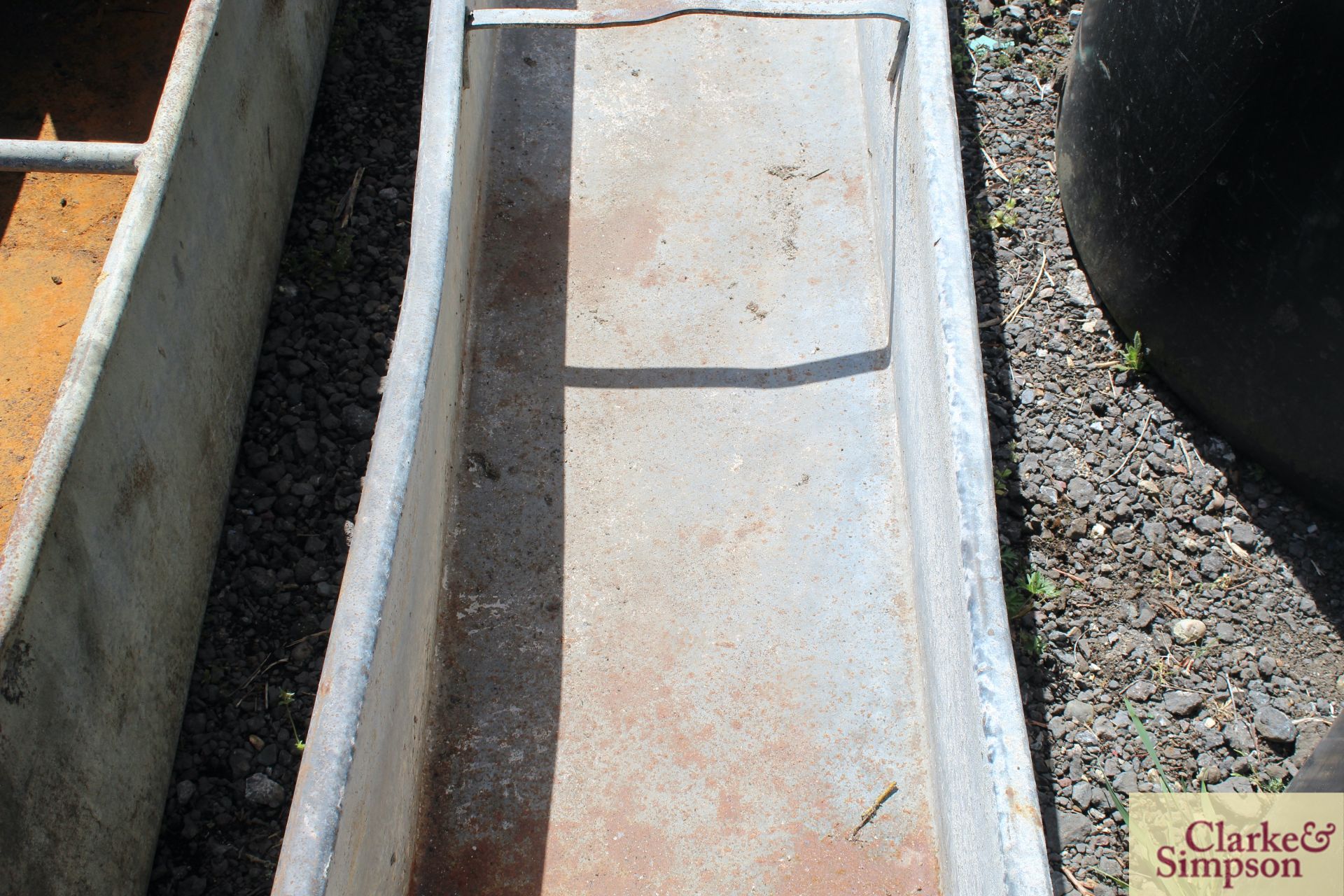 Galvanised water tank. * - Image 4 of 5