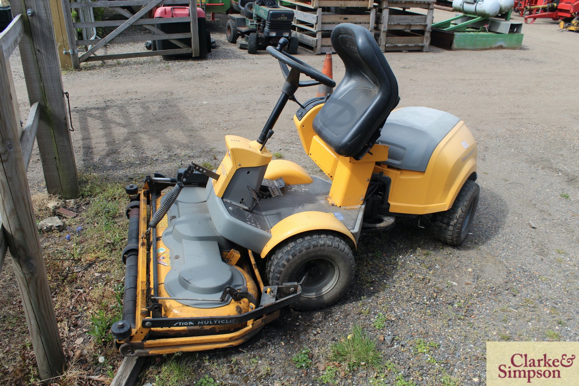 Stiga Park Comfort ride-on mower. - Image 4 of 8