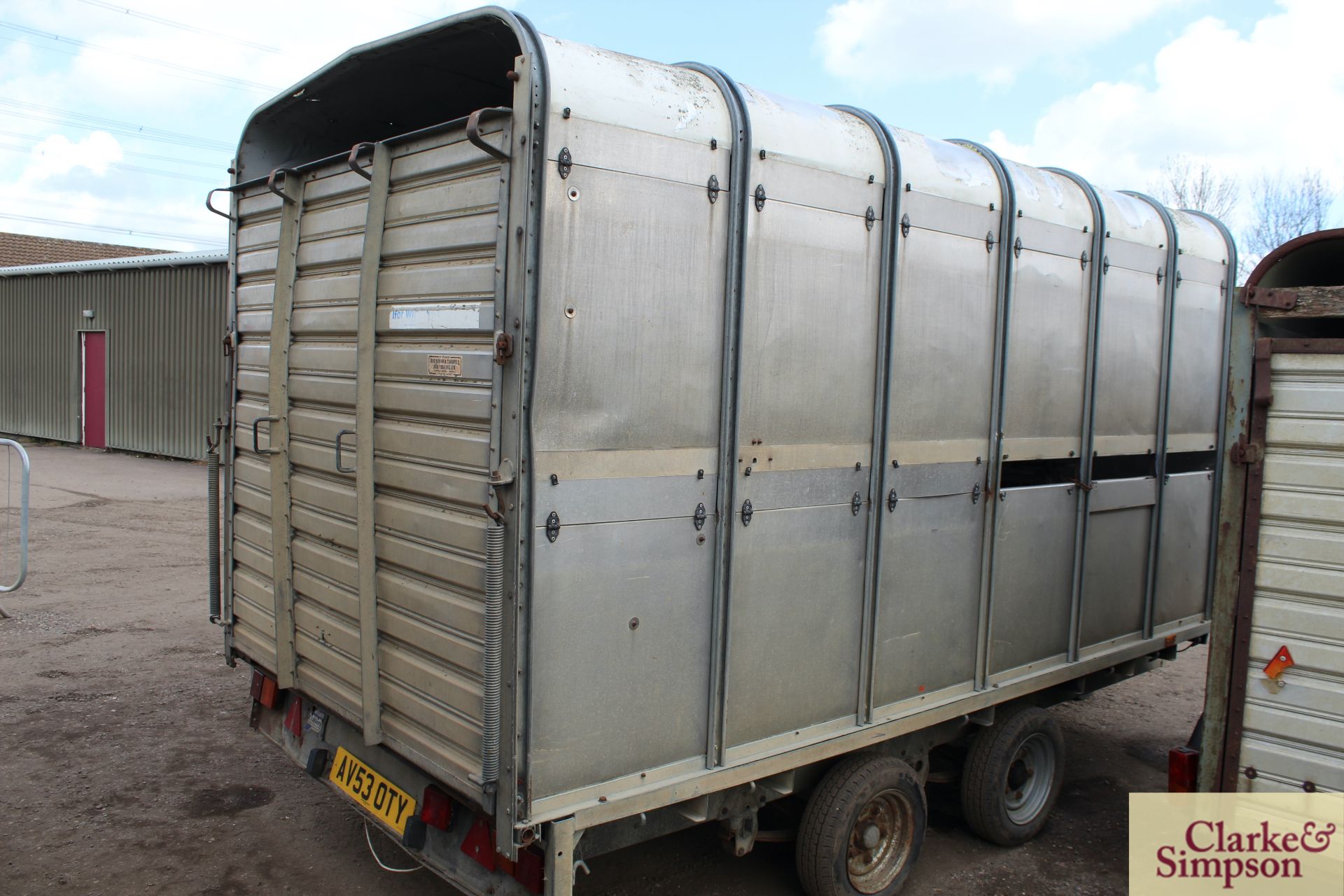 Ifor Williams 12ft twin axle demount livestock trailer. * - Image 4 of 17