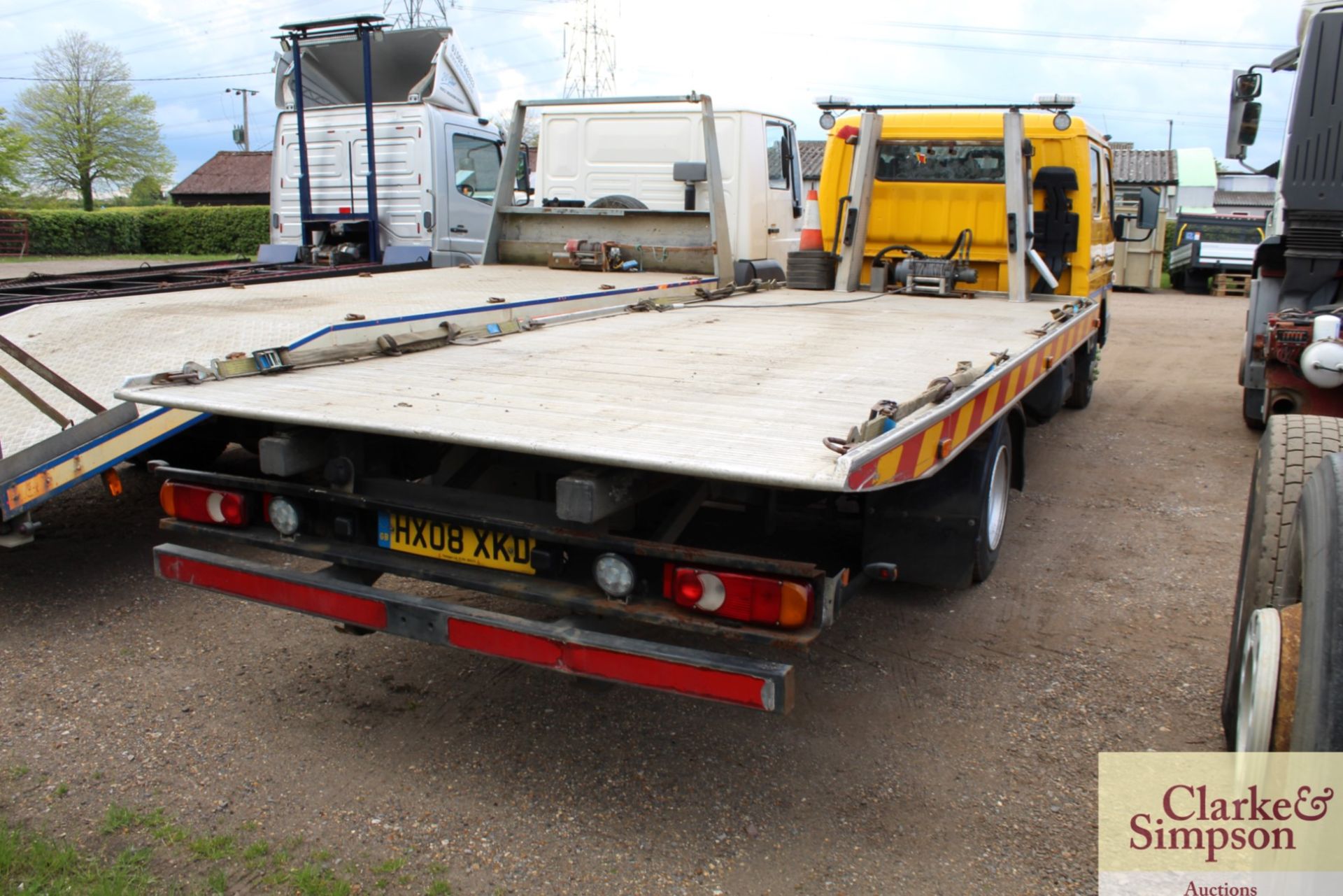 Mitsubishi Canter 7.5T crew cab 4x2 tilt and silde recovery lorry. Registration HX08 XKD. Date of - Image 4 of 30