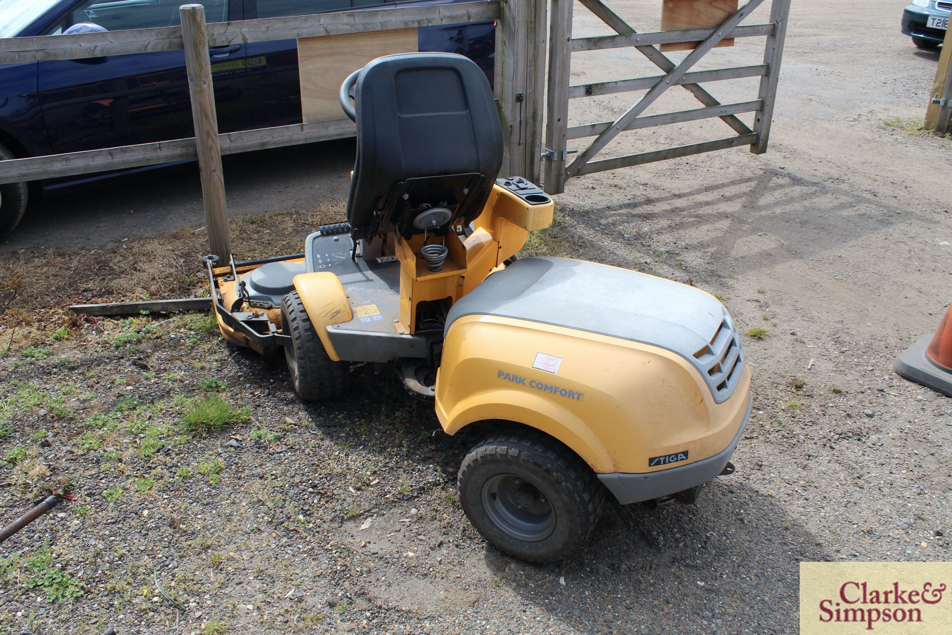 Stiga Park Comfort ride-on mower. - Image 3 of 8