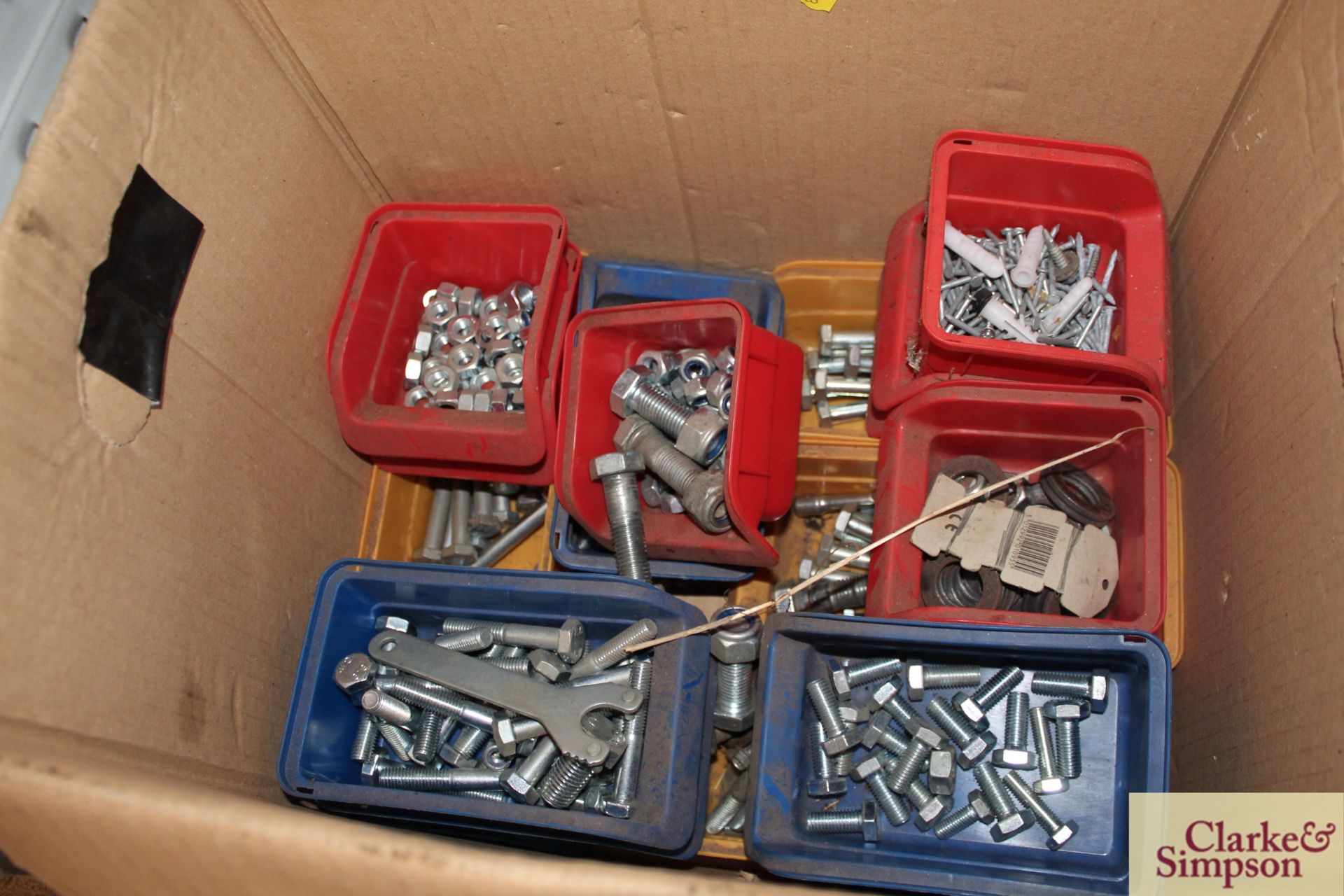 Tray of various nuts and bolts. - Image 2 of 2