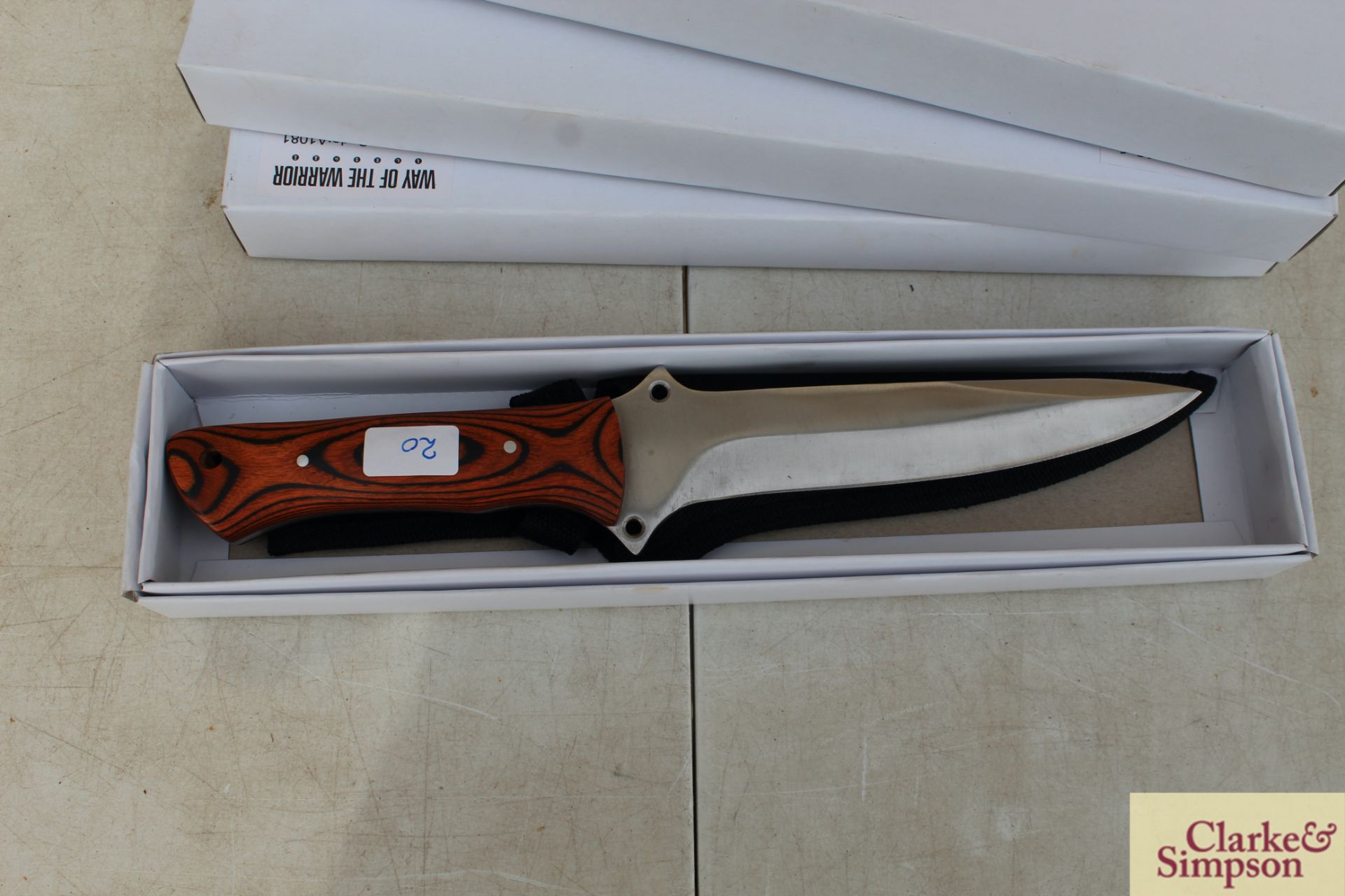 4x knife and sheath. * - Image 2 of 2