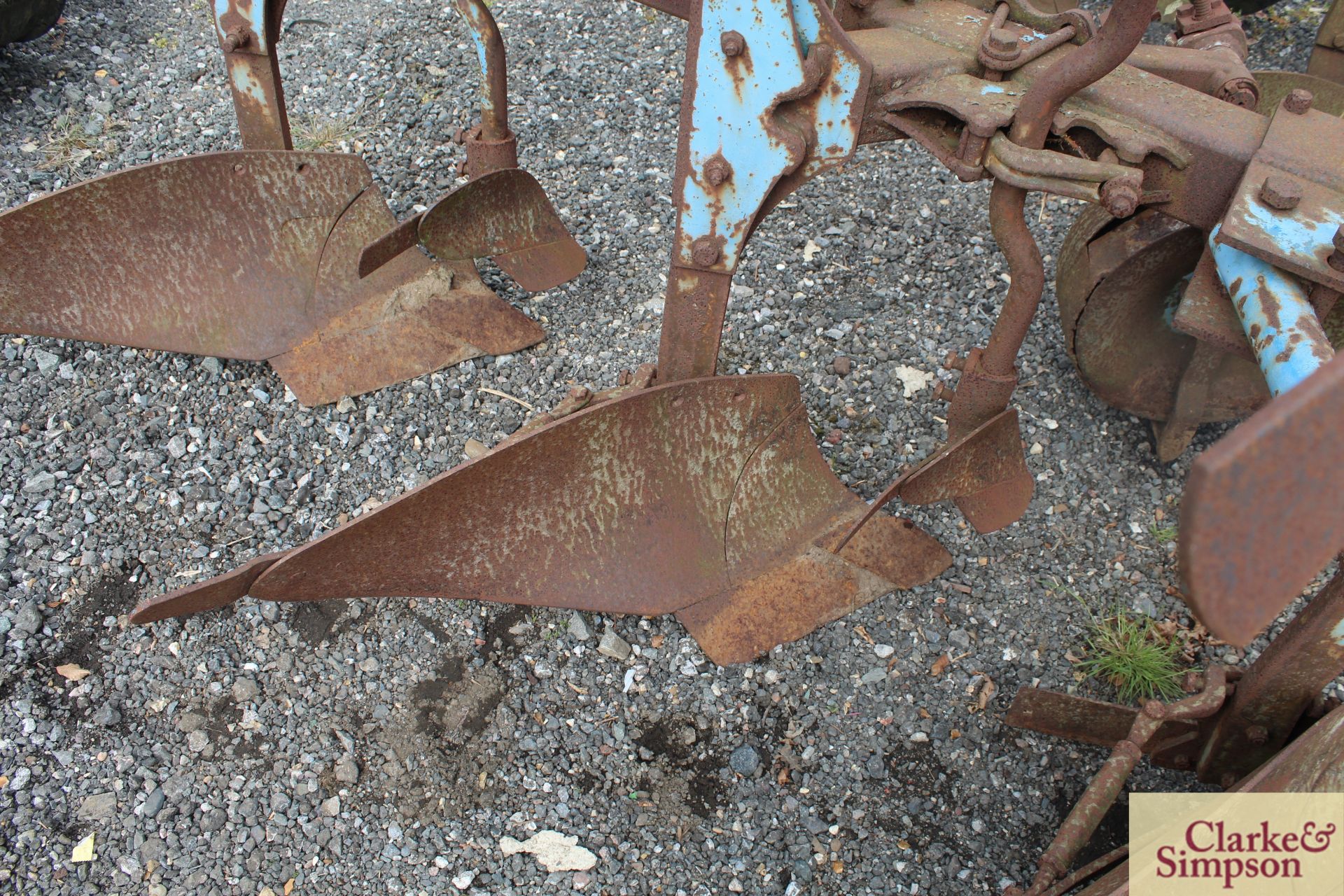 Lemken DL110 3+1F reversible plough. With press arm. - Image 5 of 12